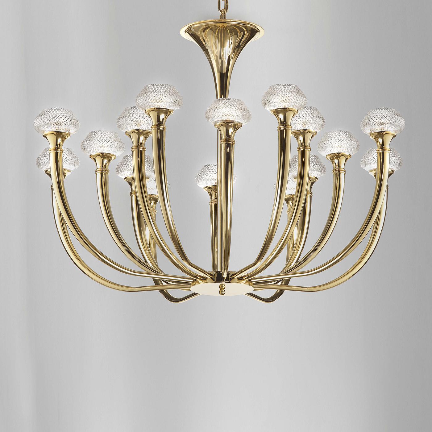 This magnificent chandelier, part of the Art Deco collection, will add a touch of timeless elegance to any decor. The combination of luxurious materials with the charming curves of its arms gives this piece a sophisticated charm. The structure is in