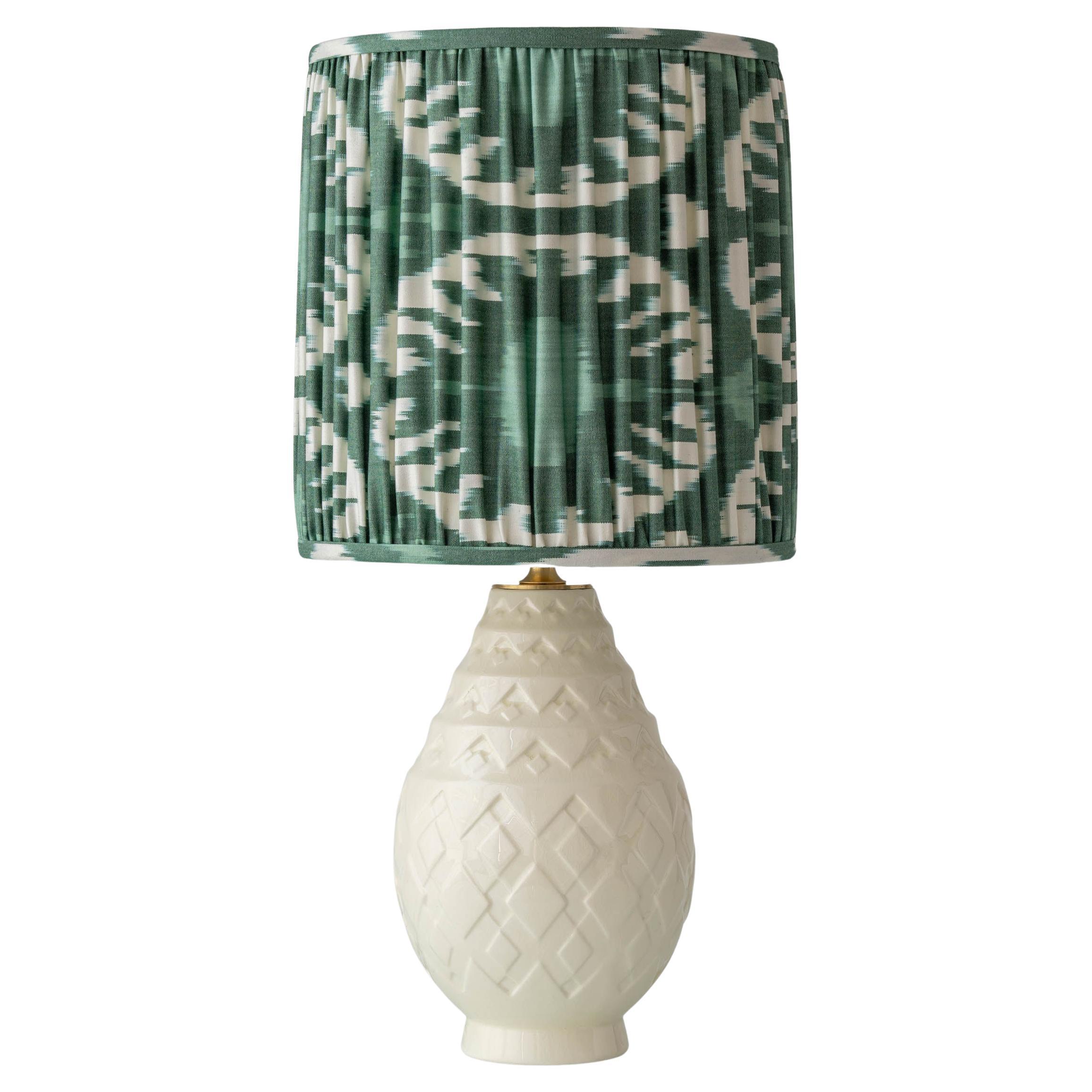 Art Deco Charles Catteau Boch Frères Ananas Tischlampe, New Silk Ikat Shade im Angebot