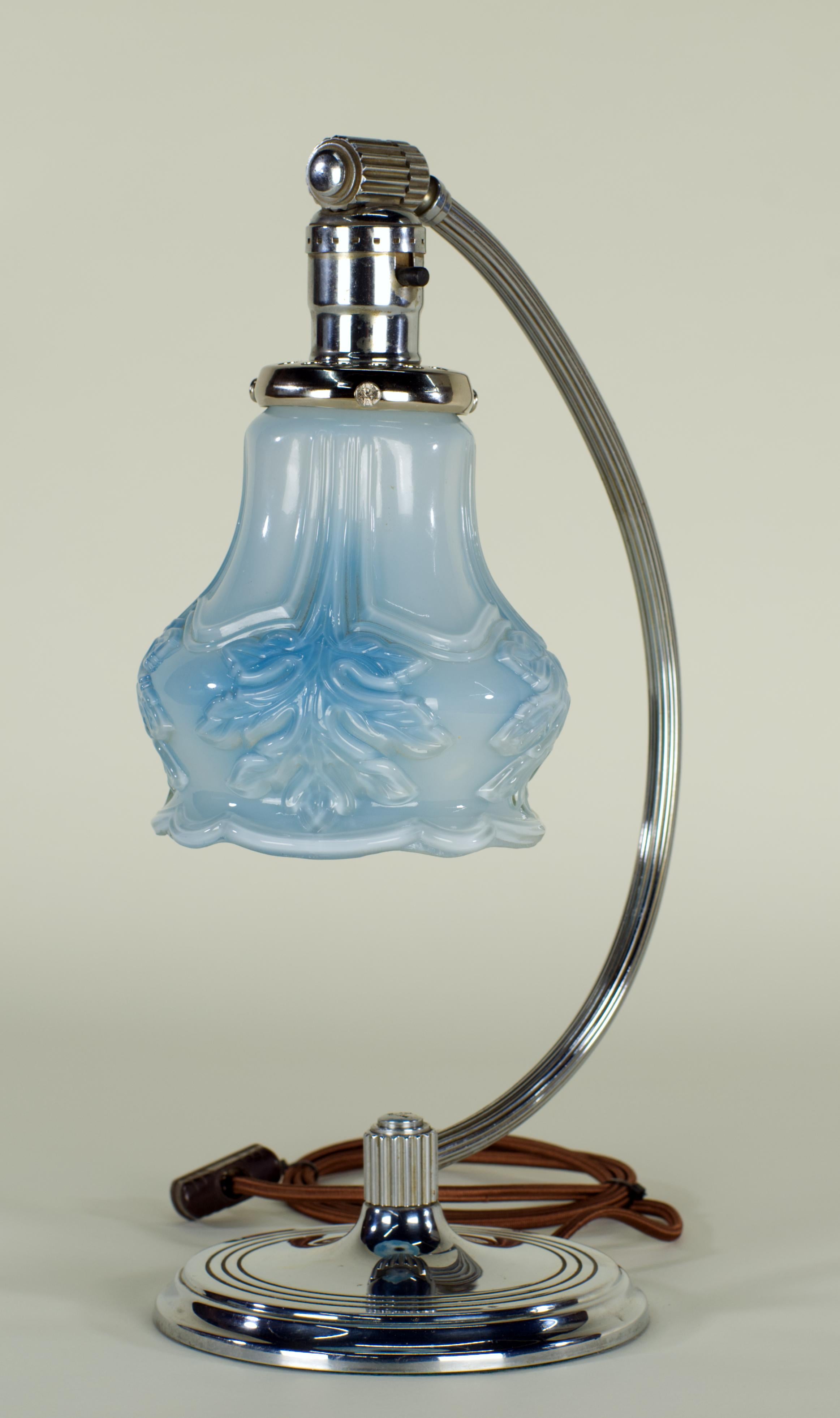 Lampe de table Art Déco Chase chromée Bon état - En vente à Clifton Springs, NY