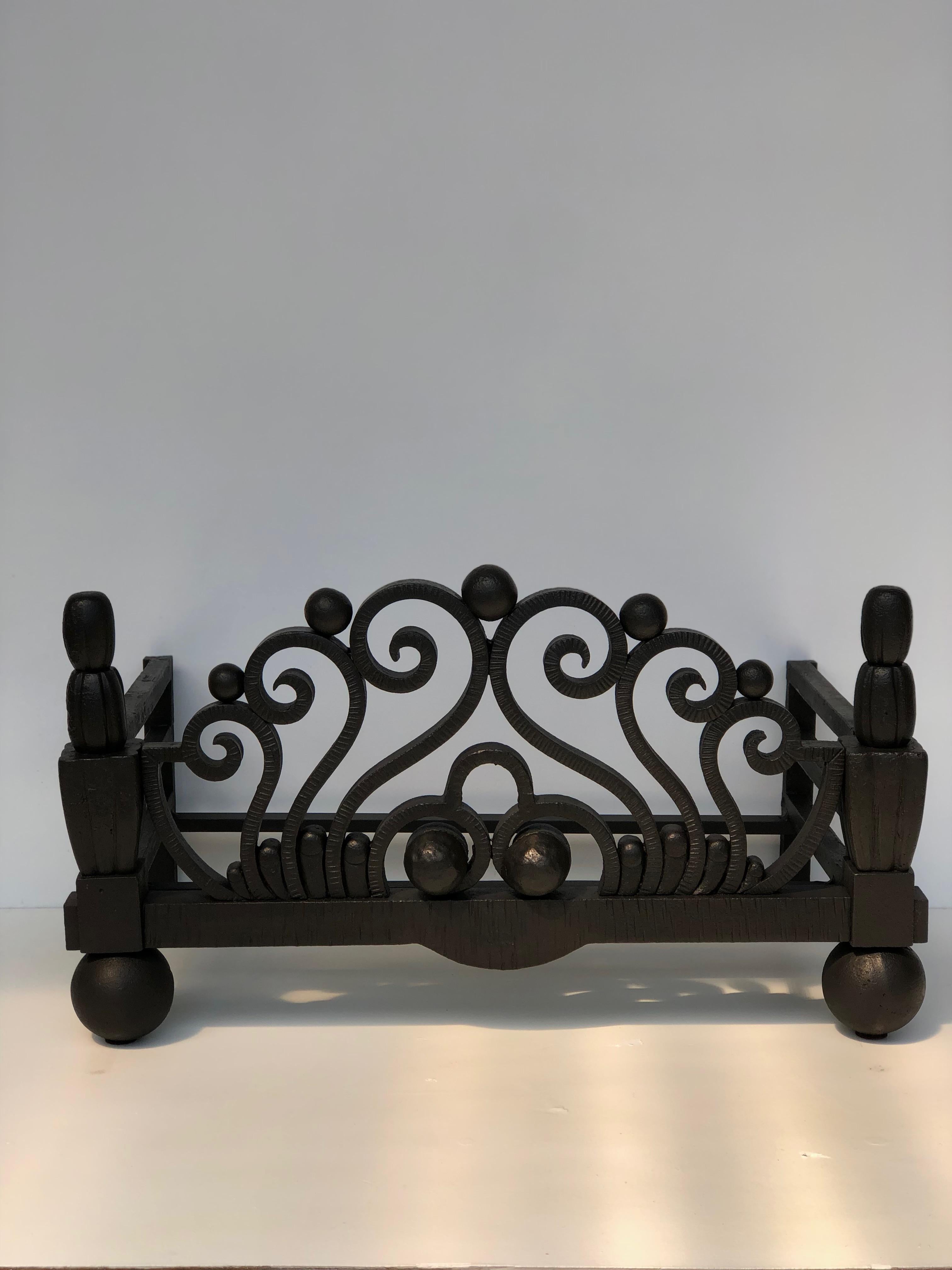 Chenet, wrought iron fireplace log door, ar deco in the style of Sue et Mare.
Object in perfect condition.

Width: 54 cm
Height: 31 cm
Depth: 31 cm
Weight: 21KG.