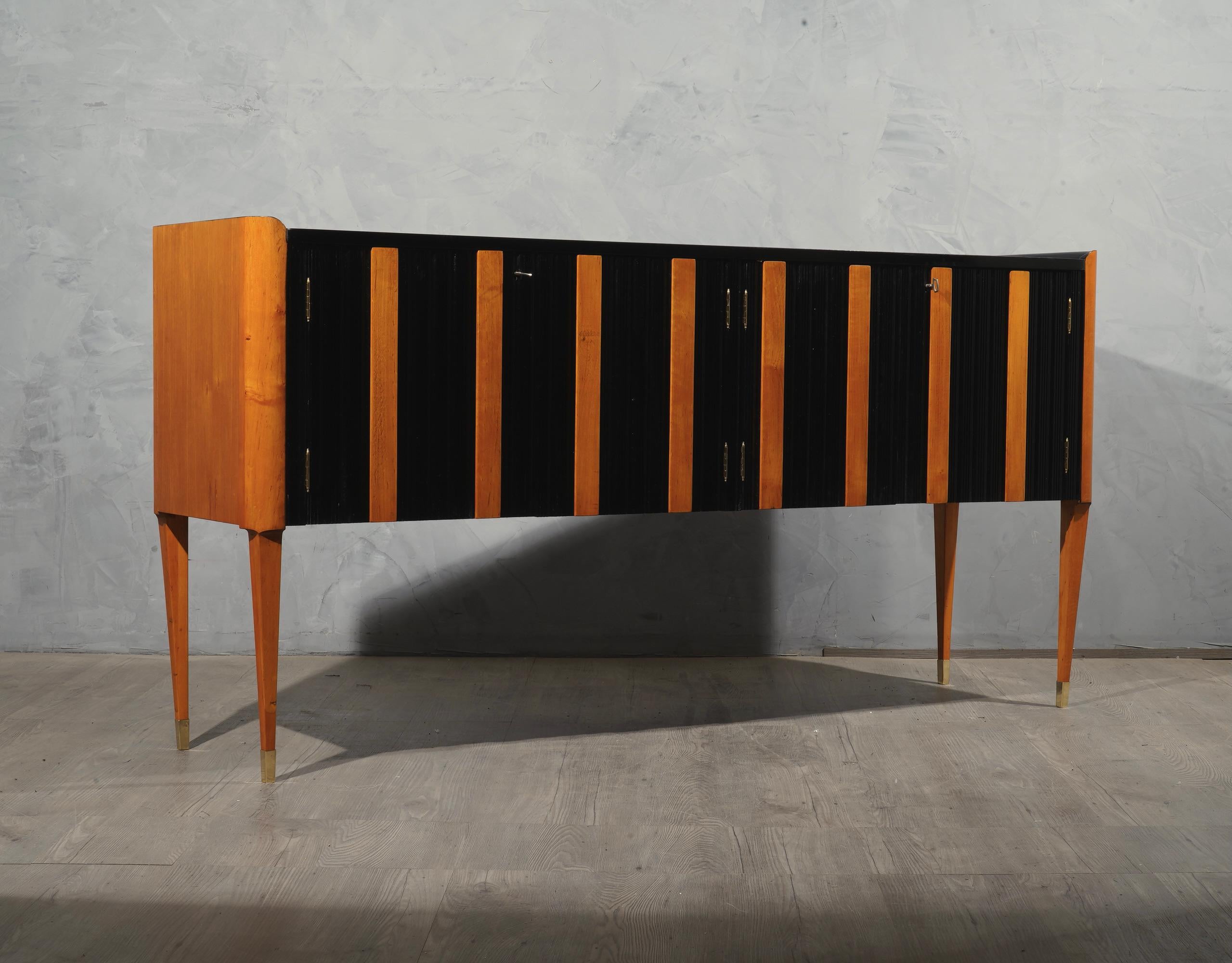Art Deco Cherrywood and Black Lacquer Italian Sideboard, 1940 5
