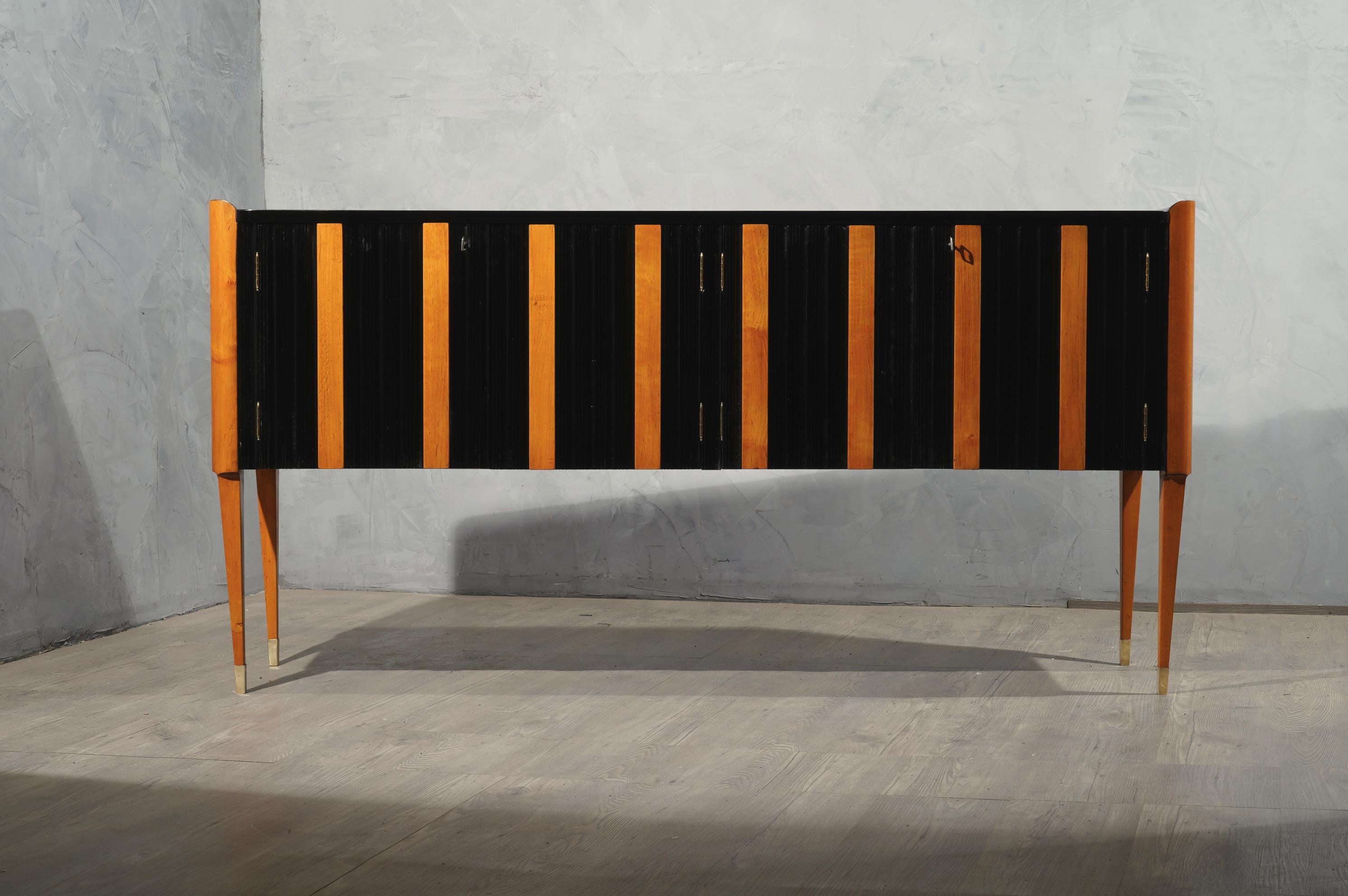 Art Deco Cherrywood and Black Lacquer Italian Sideboard, 1940 1