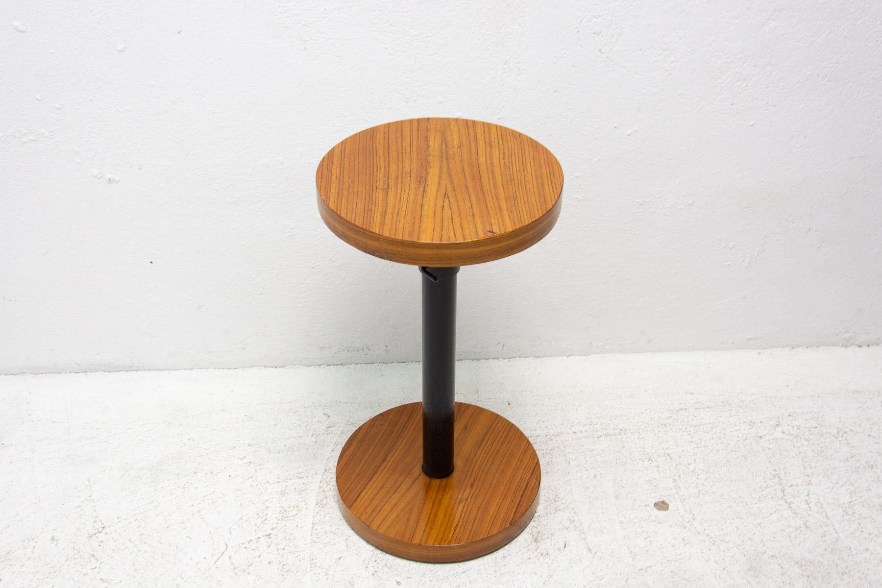 20th Century Art Deco Cherry Wood Round Side Table, Bohemia, 1930s For Sale