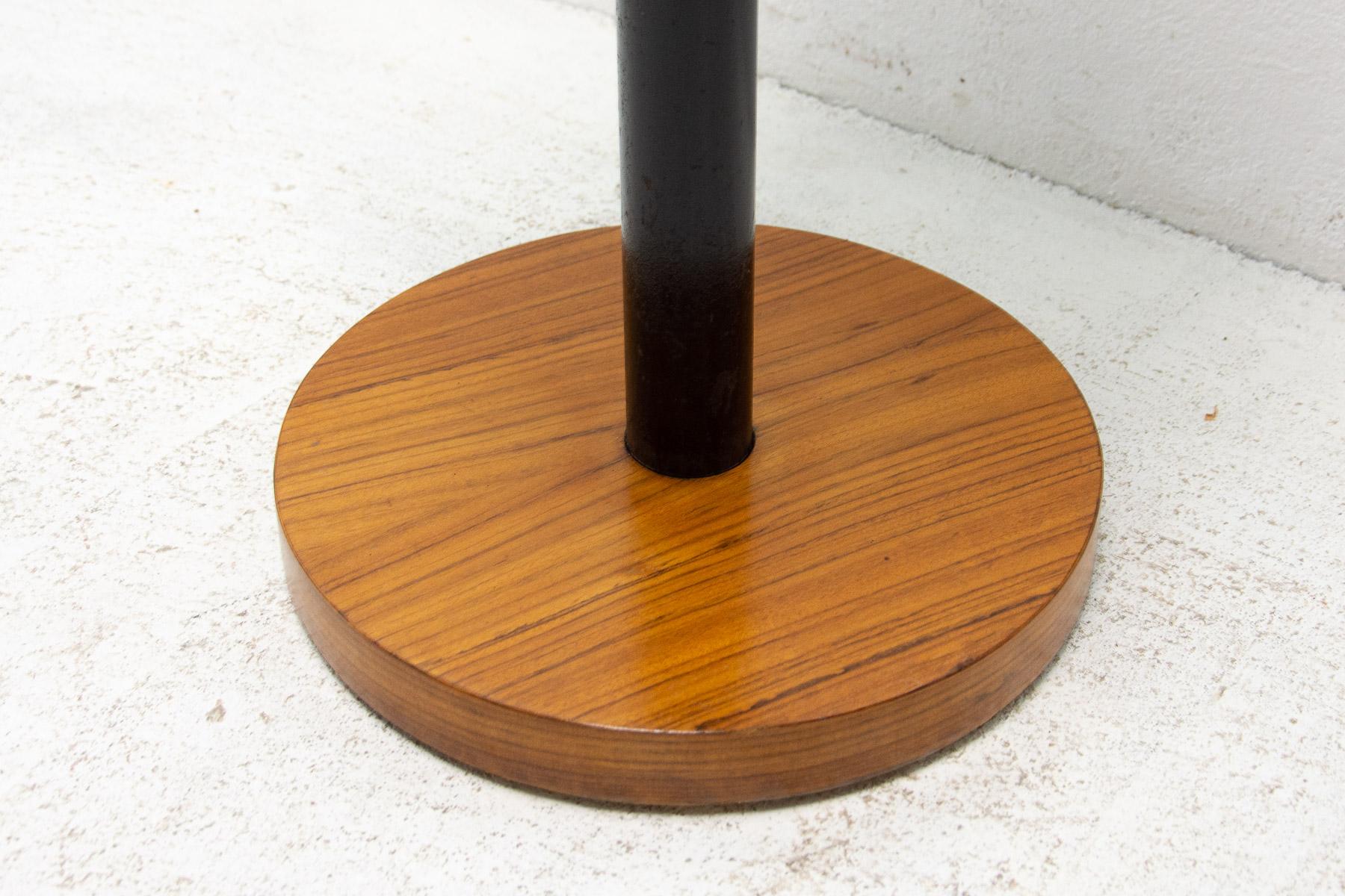 Art Deco Cherry Wood Round Side Table, Bohemia, 1930s For Sale 3