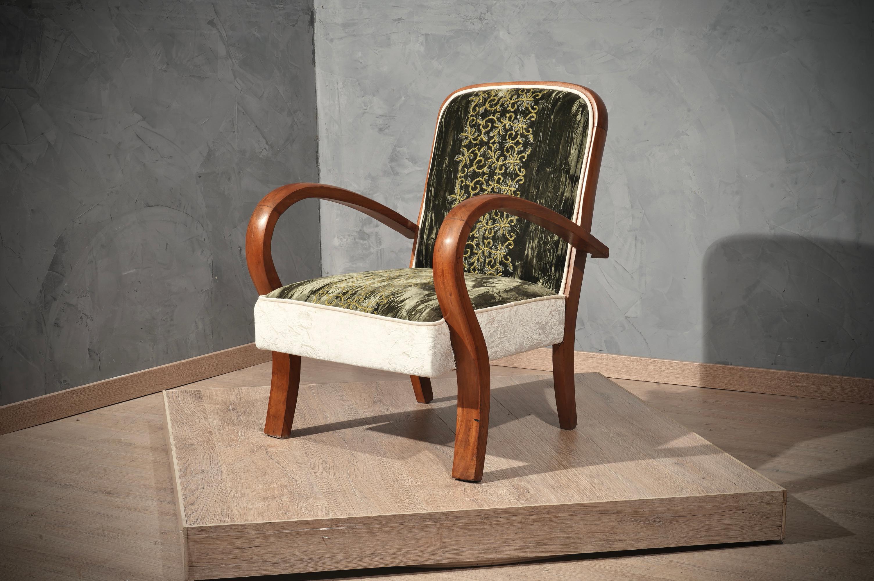 Italienische Sessel aus Kirschholz und grünem und weißem Samt im Art déco-Stil, 1940 im Angebot 6