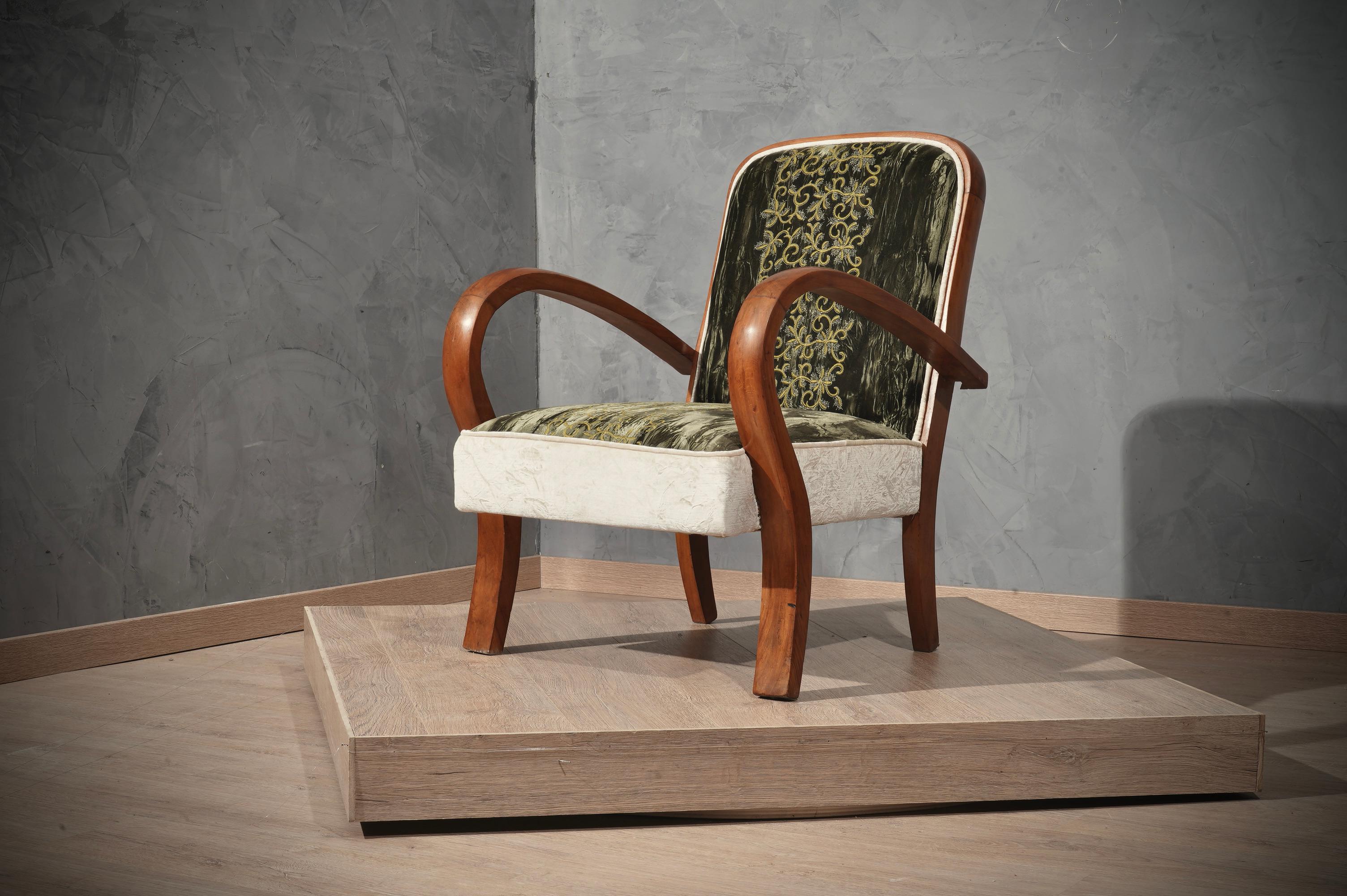 Features Italian art deco armchairs, in the style of Paolo Buffa, Vittorio Dassi and Osvaldo Borsani. Armrest in curved wood, and very fine upholstery of an Italian silk factory.

Structure all in cherrywood very well polished; the seat is covered