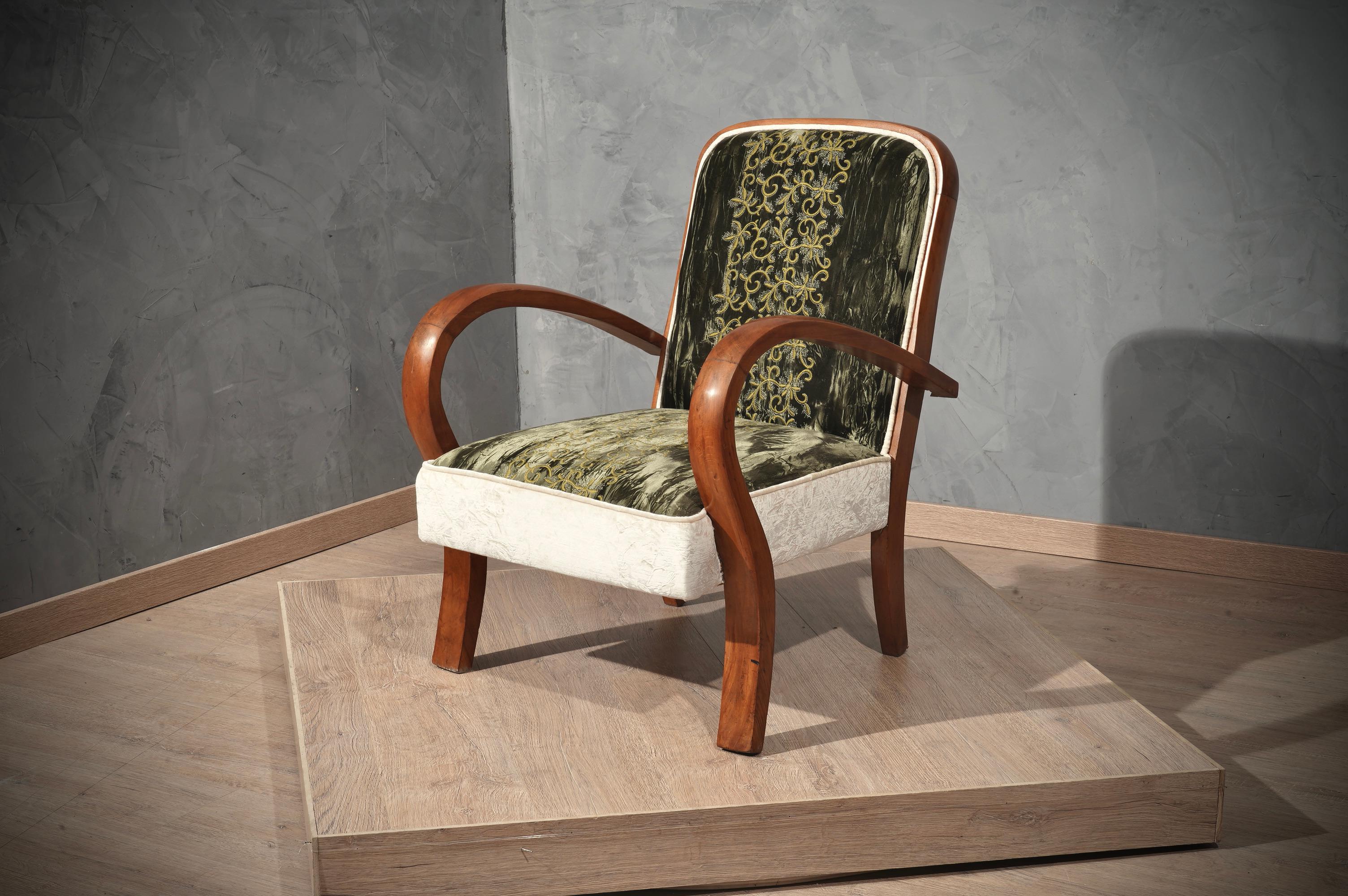 Italienische Sessel aus Kirschholz und grünem und weißem Samt im Art déco-Stil, 1940 im Angebot 3