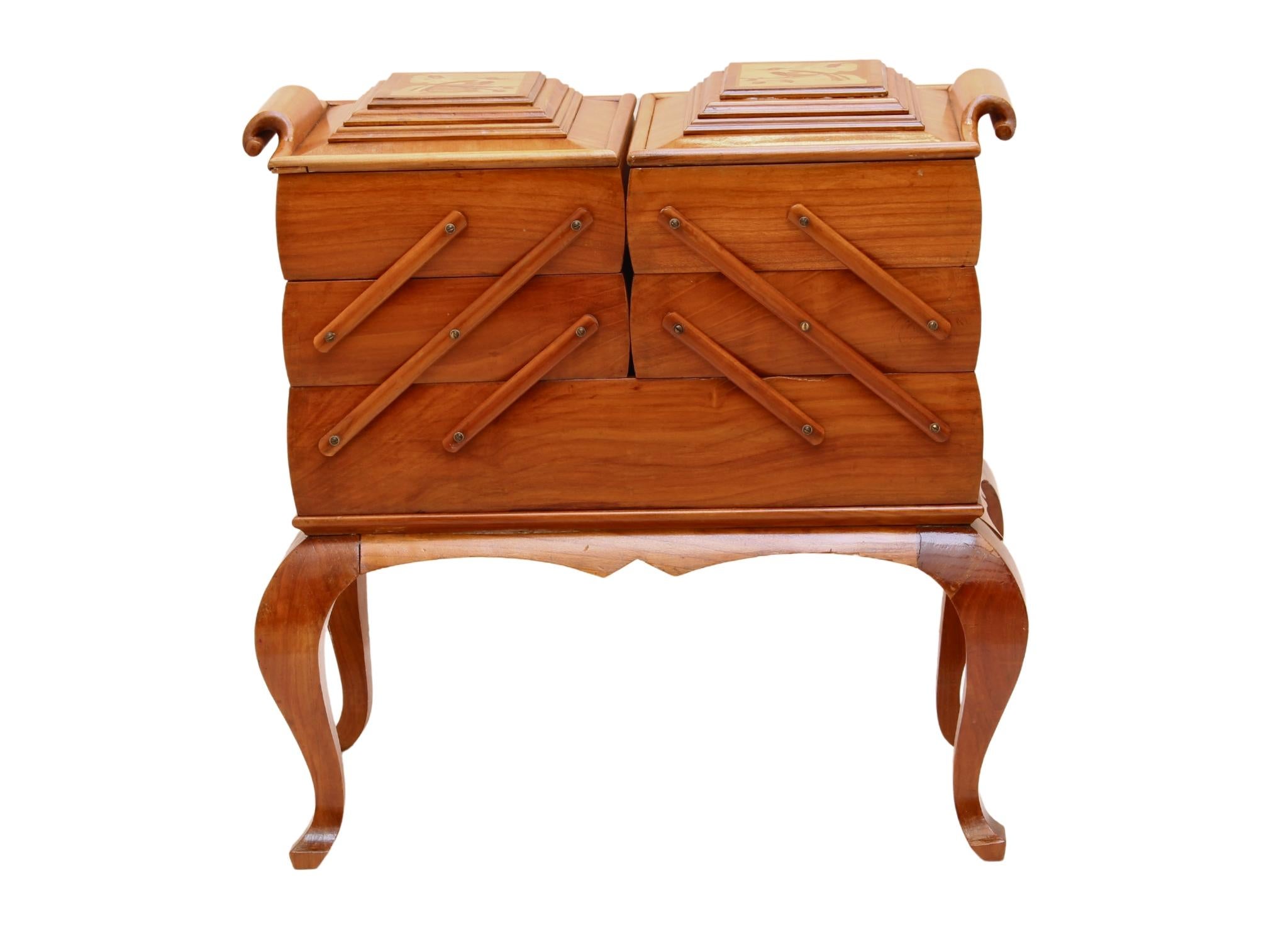 Costurero extraíble Art Decó de madera de cerezo Cereza en venta