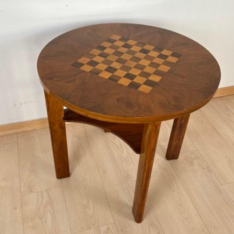 Art Deco Chess Table, Walnut and Maple, Austria, Vienna, circa 1930 For Sale 1