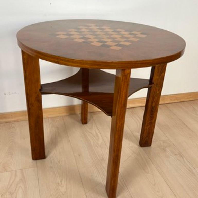 Art Deco Chess Table, Walnut and Maple, Austria, Vienna, circa 1930 For Sale 2