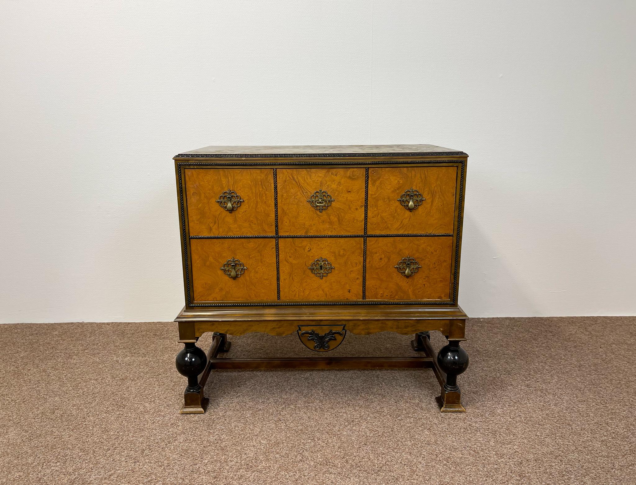 Art Deco Chest of Drawers Attributed to Carl Malmsten, Sweden, 1920s In Good Condition For Sale In Hillringsberg, SE