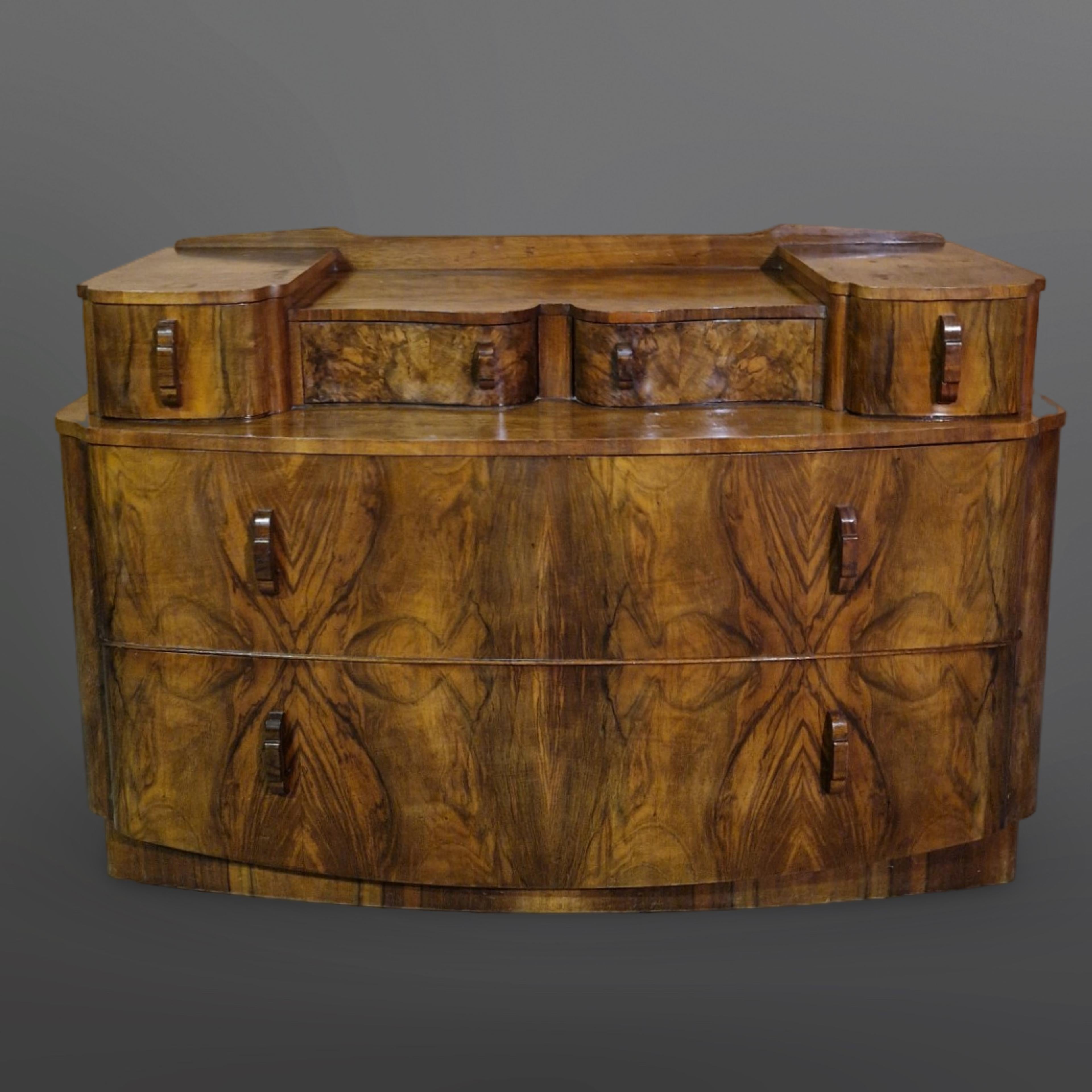 Art deco chest of drawers by Jindrich Halabala for UP Zavody In Good Condition In ECHT, NL