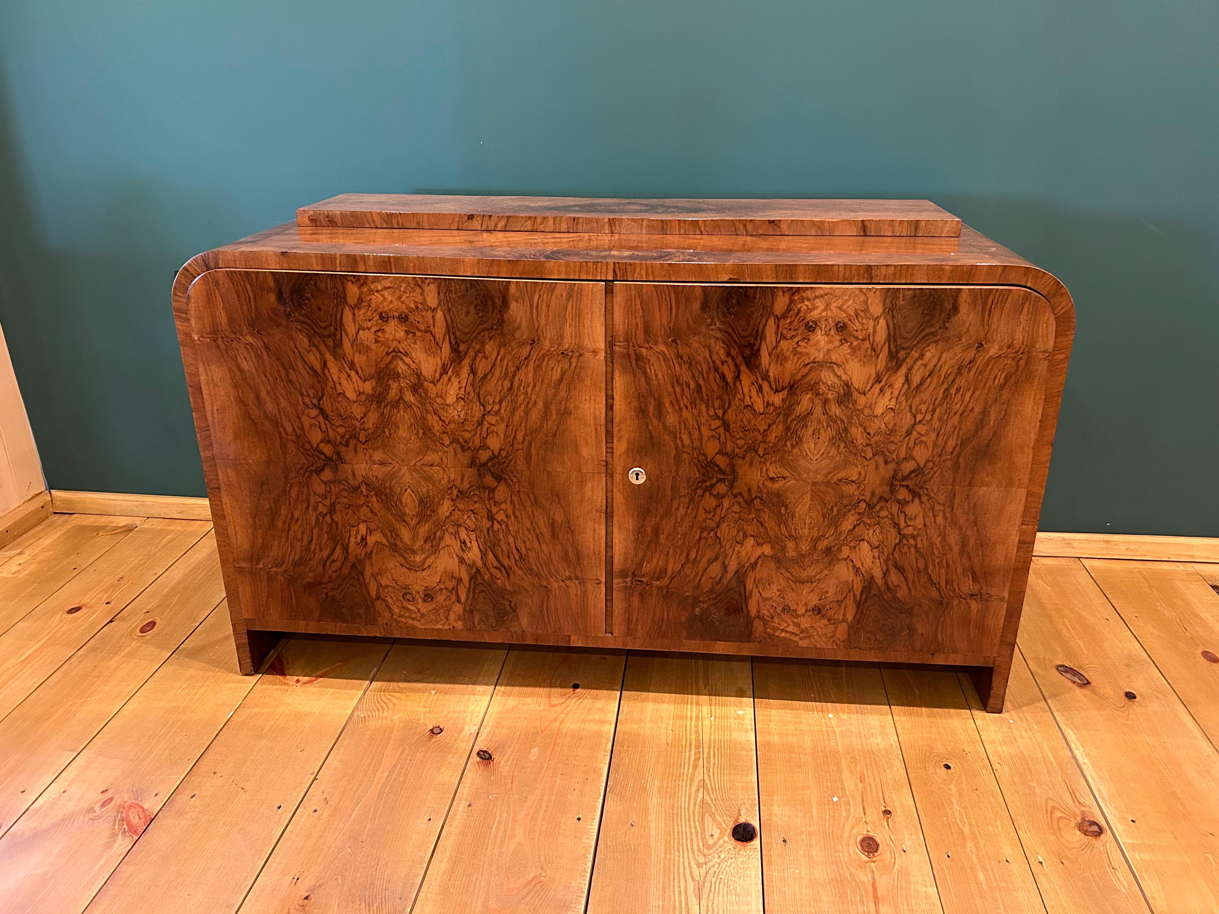 Art Deco Chest of Drawers  For Sale 2