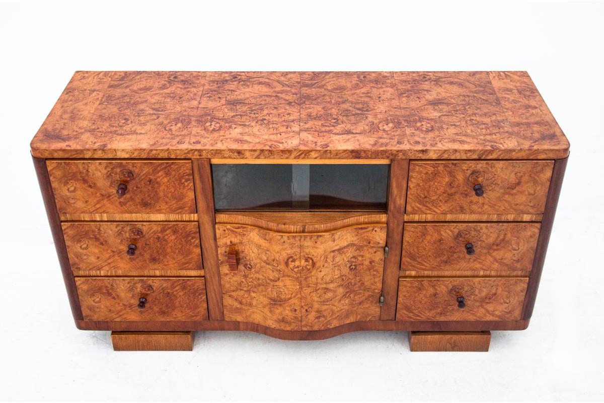 A chest of drawers - commode, Art Deco, Poland, 1940s

Very good condition, after professional renovation.

Wood: Birch

Dimensions: Height 63 cm, width 120 cm, depth 48 cm.