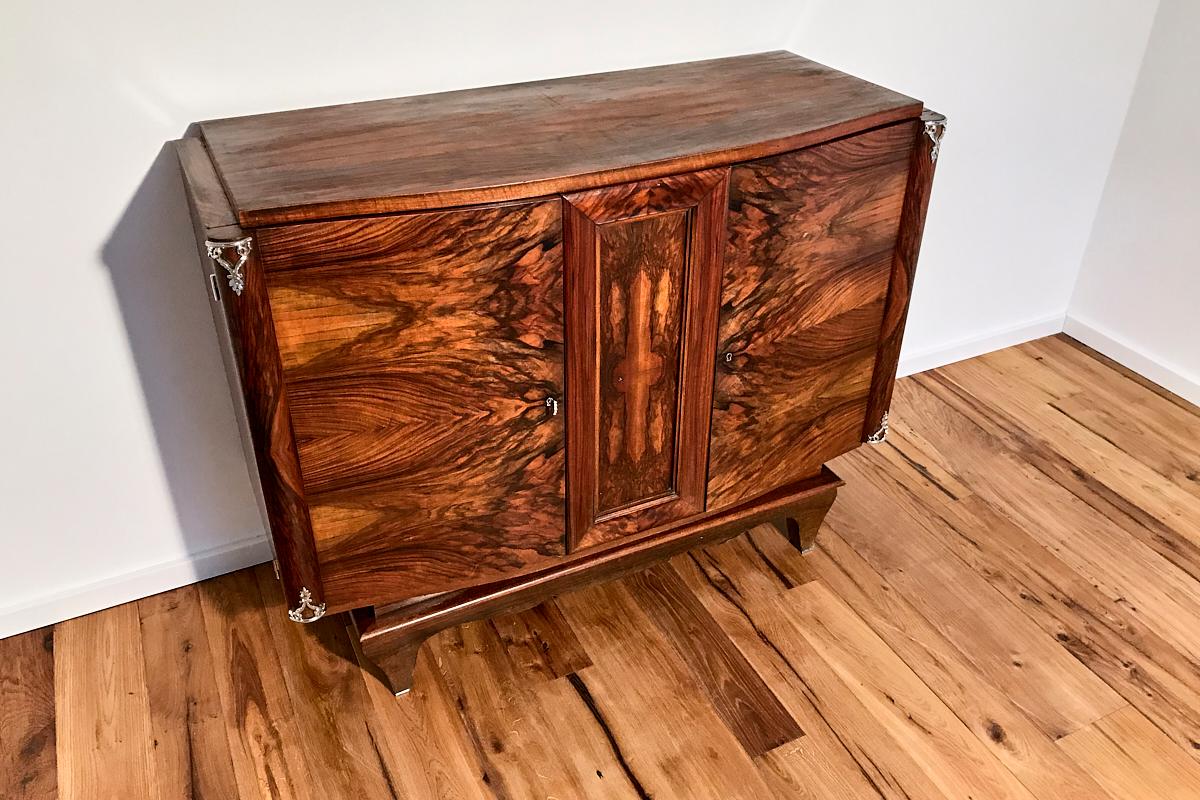 French Art Deco Chest of Drawers from Paris Around 1920 with Wonderful Walnut Veneer