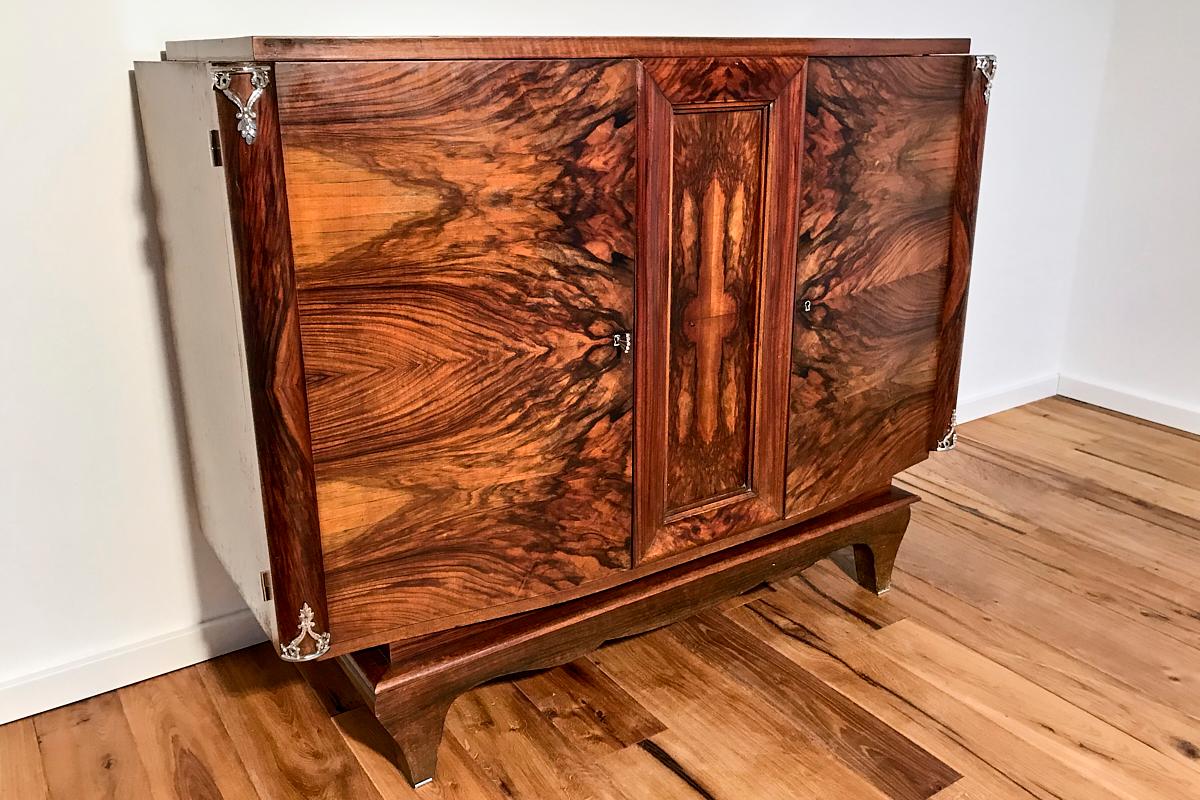 Hand-Crafted Art Deco Chest of Drawers from Paris Around 1920 with Wonderful Walnut Veneer