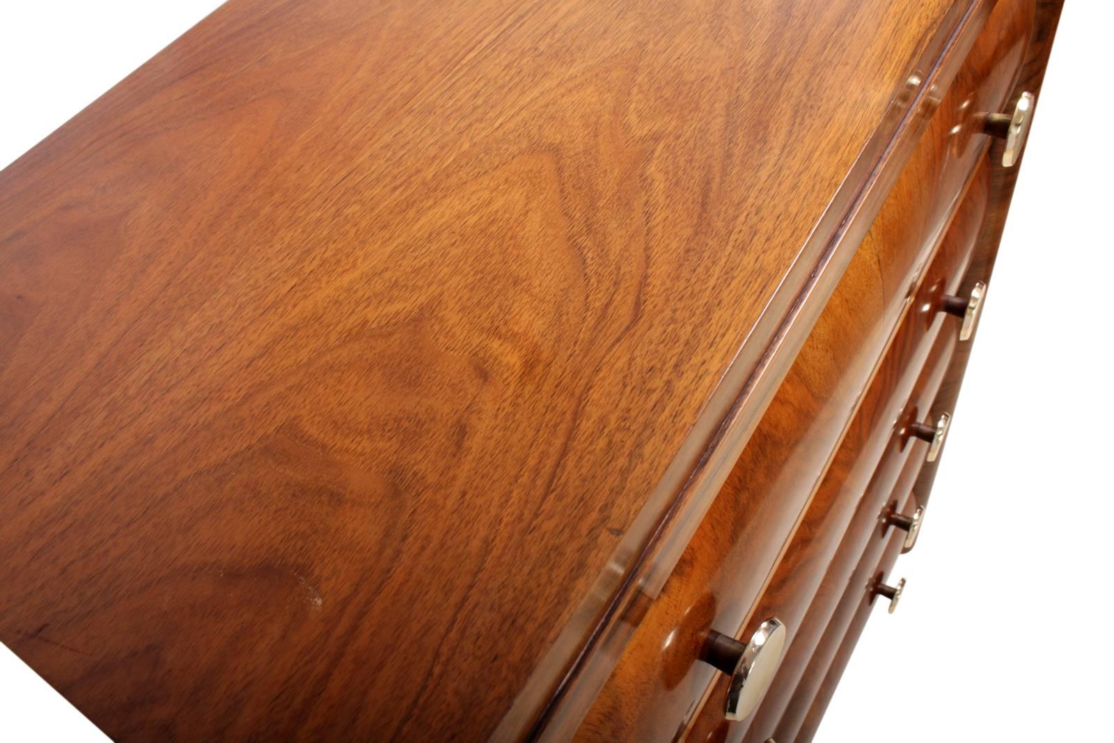 Art Deco Chest of Drawers in Walnut In Excellent Condition In Paddock Wood, Kent