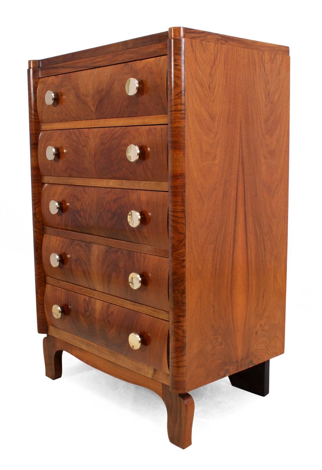 Art Deco Chest of Drawers in Walnut 2