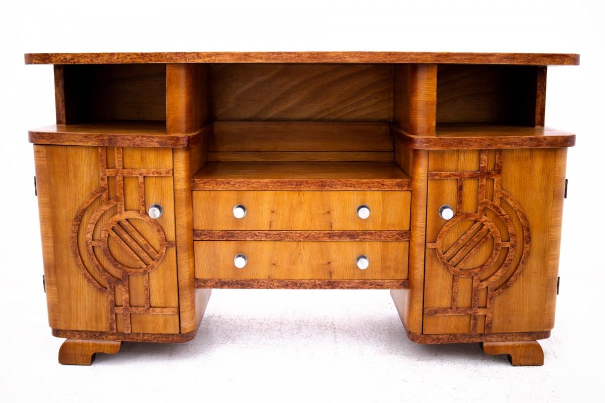 Art Deco chest of drawers from the mid-20th century, Poland.

Furniture in very good condition, after professional renovation.

Dimensions: height 73 cm / width 125 cm / depth 34 cm