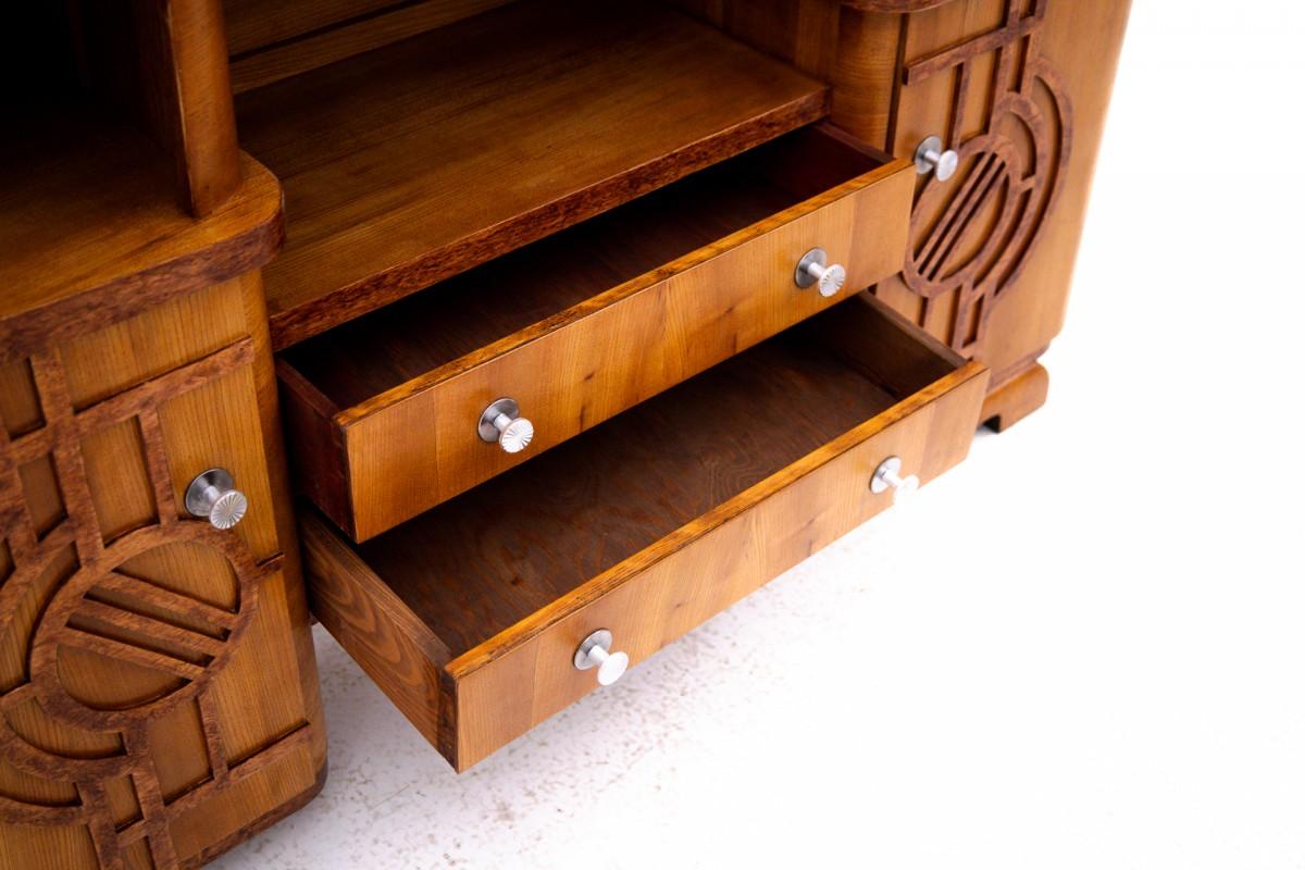 Art Deco chest of drawers, Poland, mid-20th century. In Good Condition For Sale In Chorzów, PL