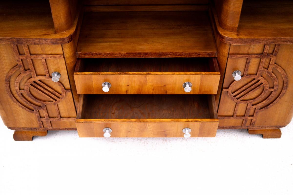 Mid-20th Century Art Deco chest of drawers, Poland, mid-20th century. For Sale