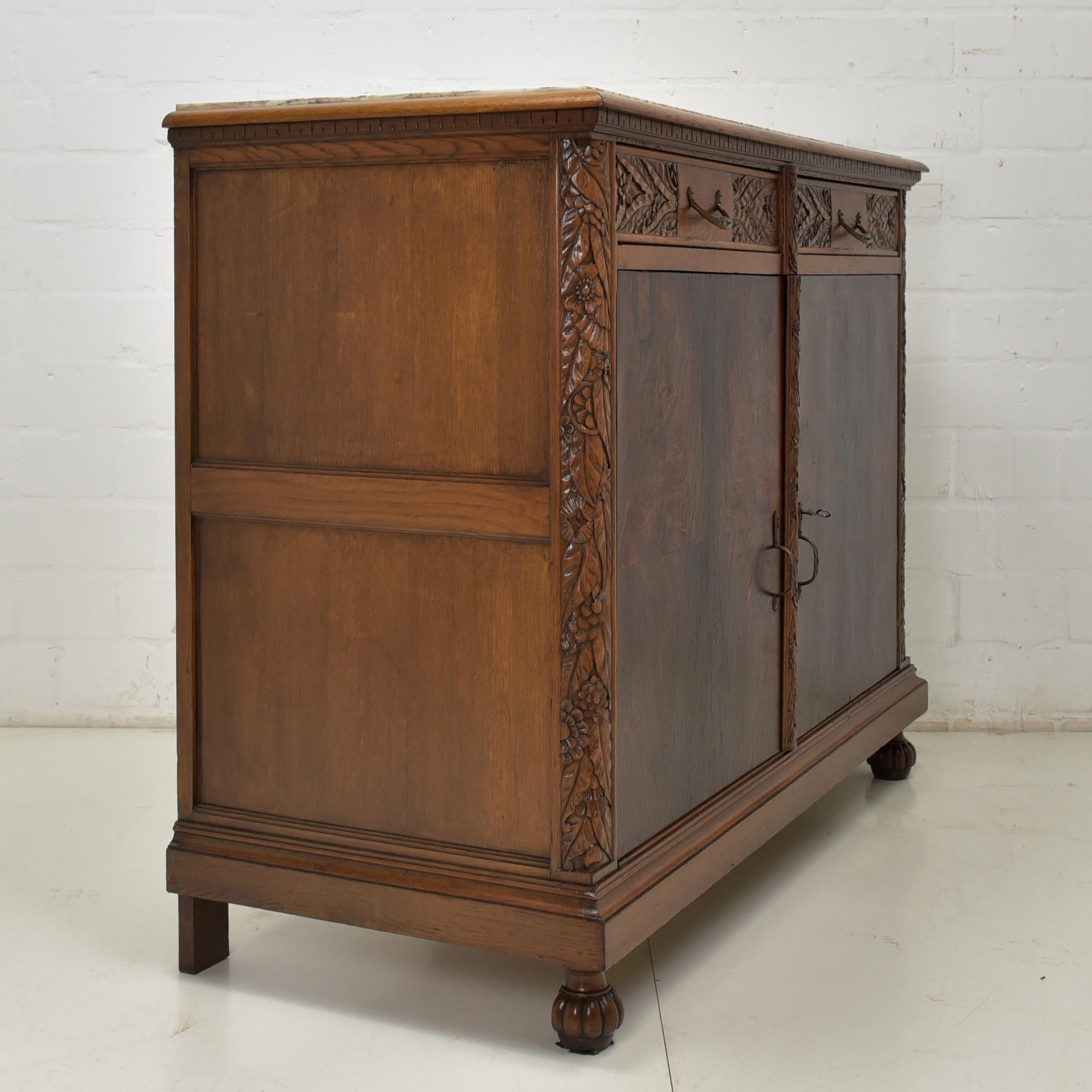 Art Deco Chest of Drawers / Sideboard in Oak Rosewood, circa 1930 For Sale 7