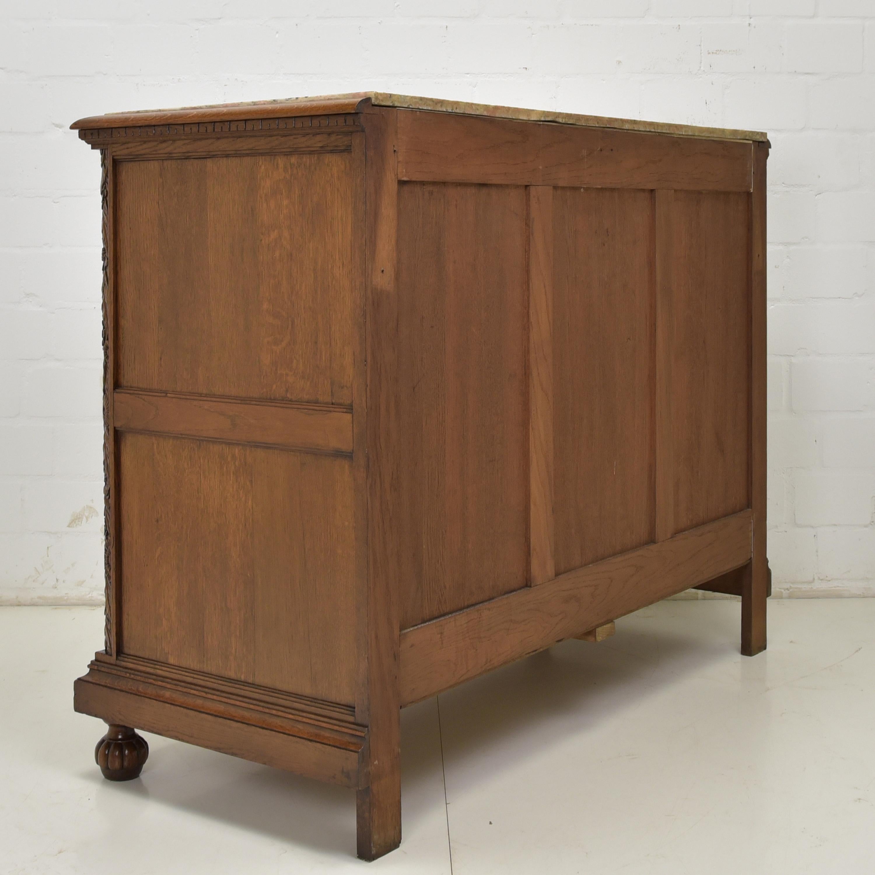 Art Deco Chest of Drawers / Sideboard in Oak Rosewood, circa 1930 For Sale 8