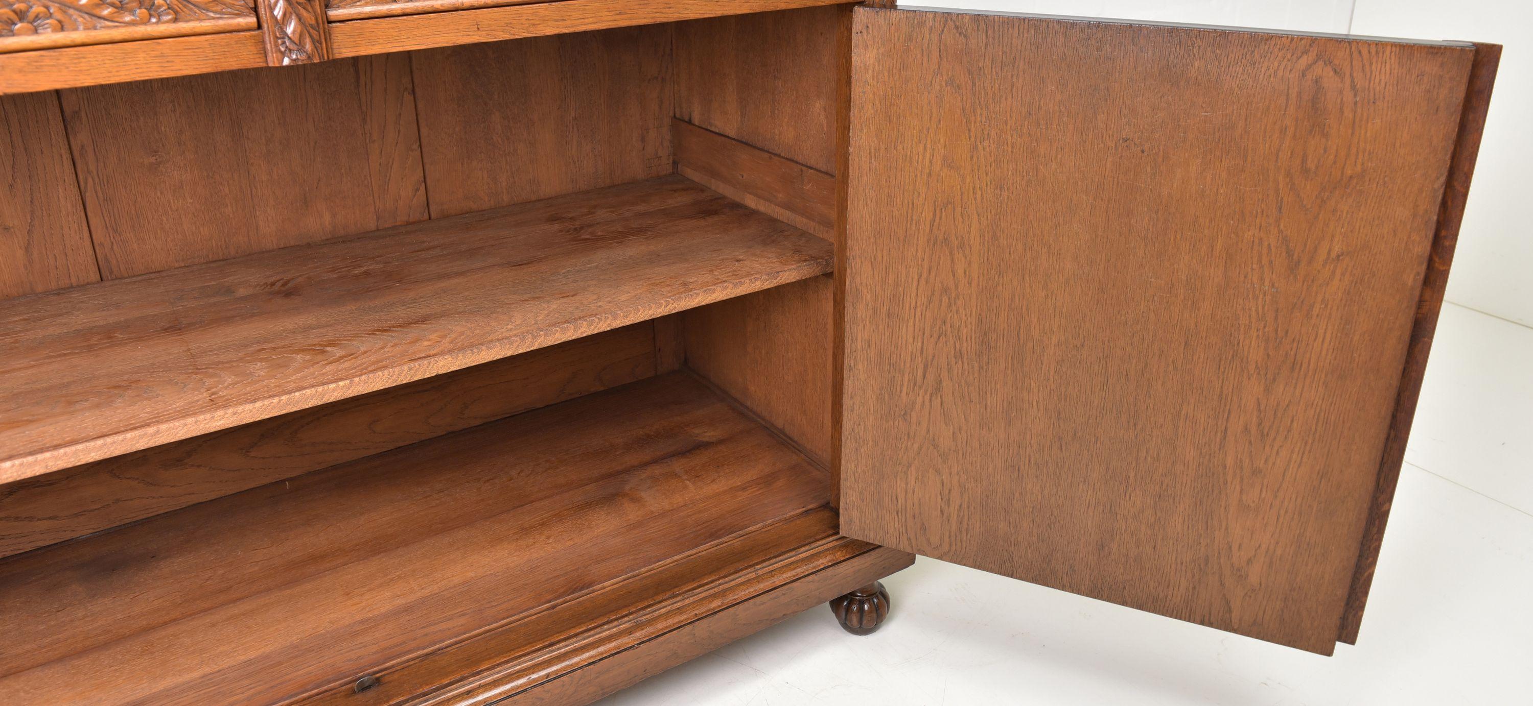 Art Deco Chest of Drawers / Sideboard in Oak Rosewood, circa 1930 For Sale 1
