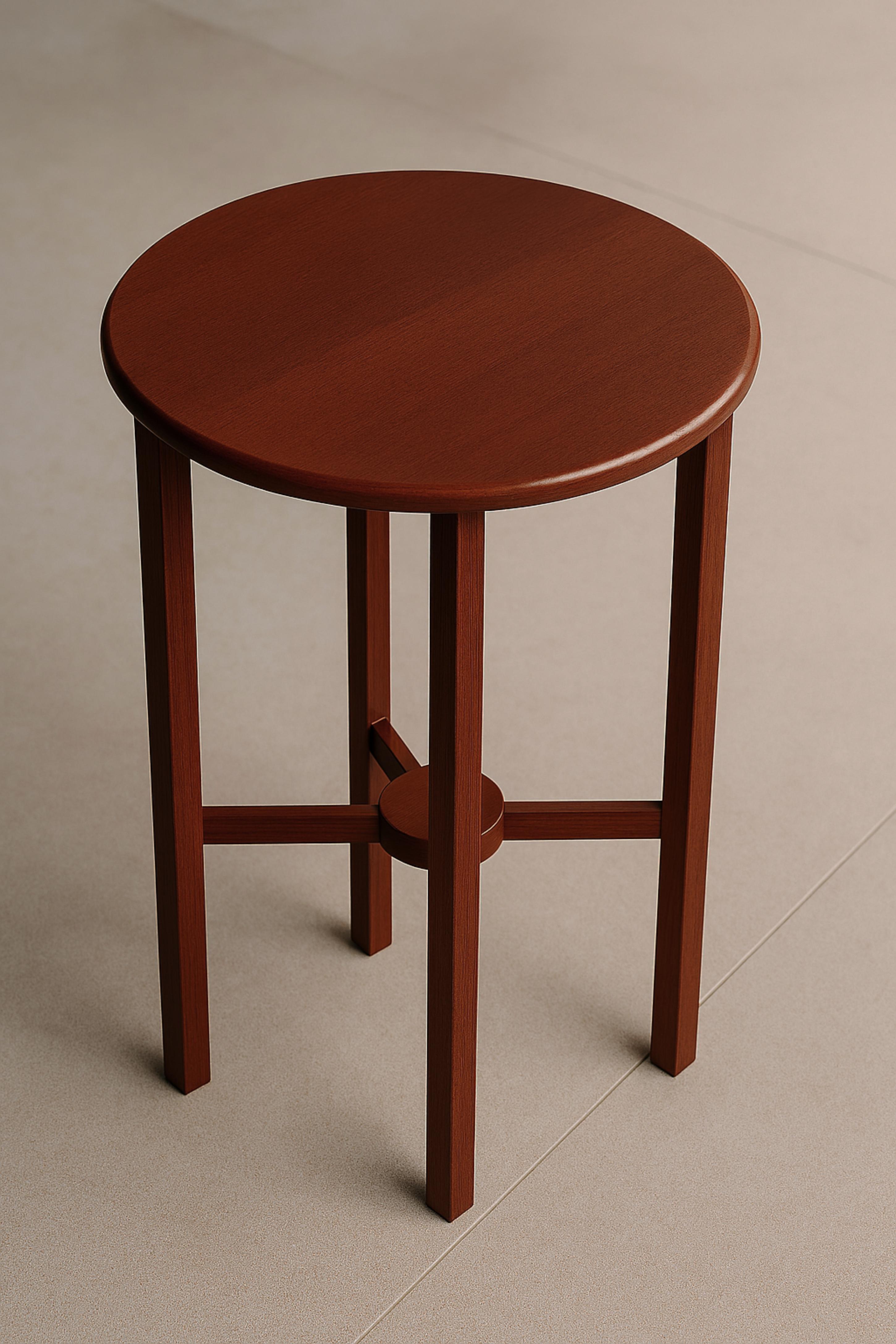 An Art Deco chestnut side Table with a varnish finish, ideal for any decor option.