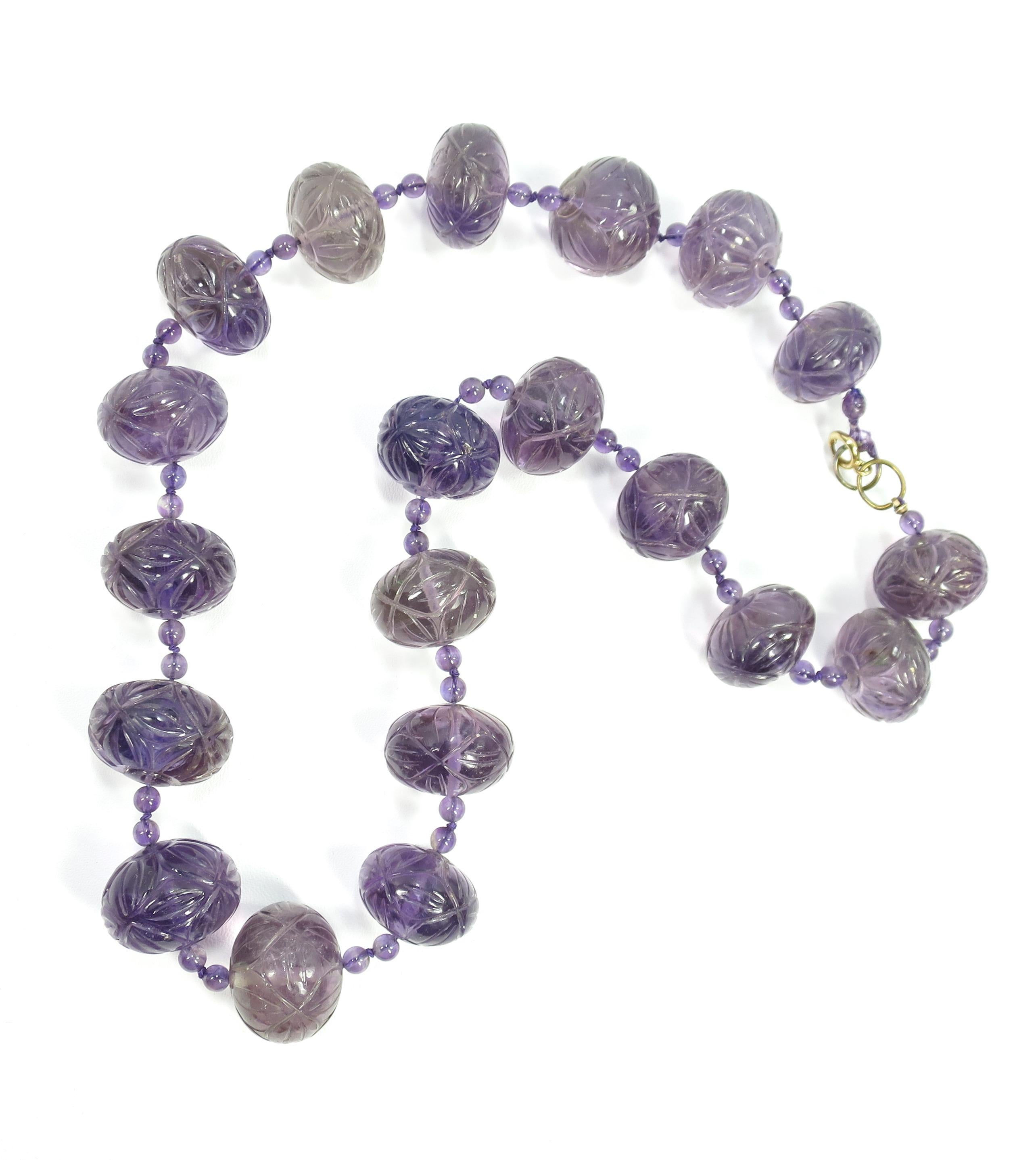 Art Deco Chinese Carved Amethyst Bead Necklace, 1920s In Good Condition For Sale In Burbank, CA