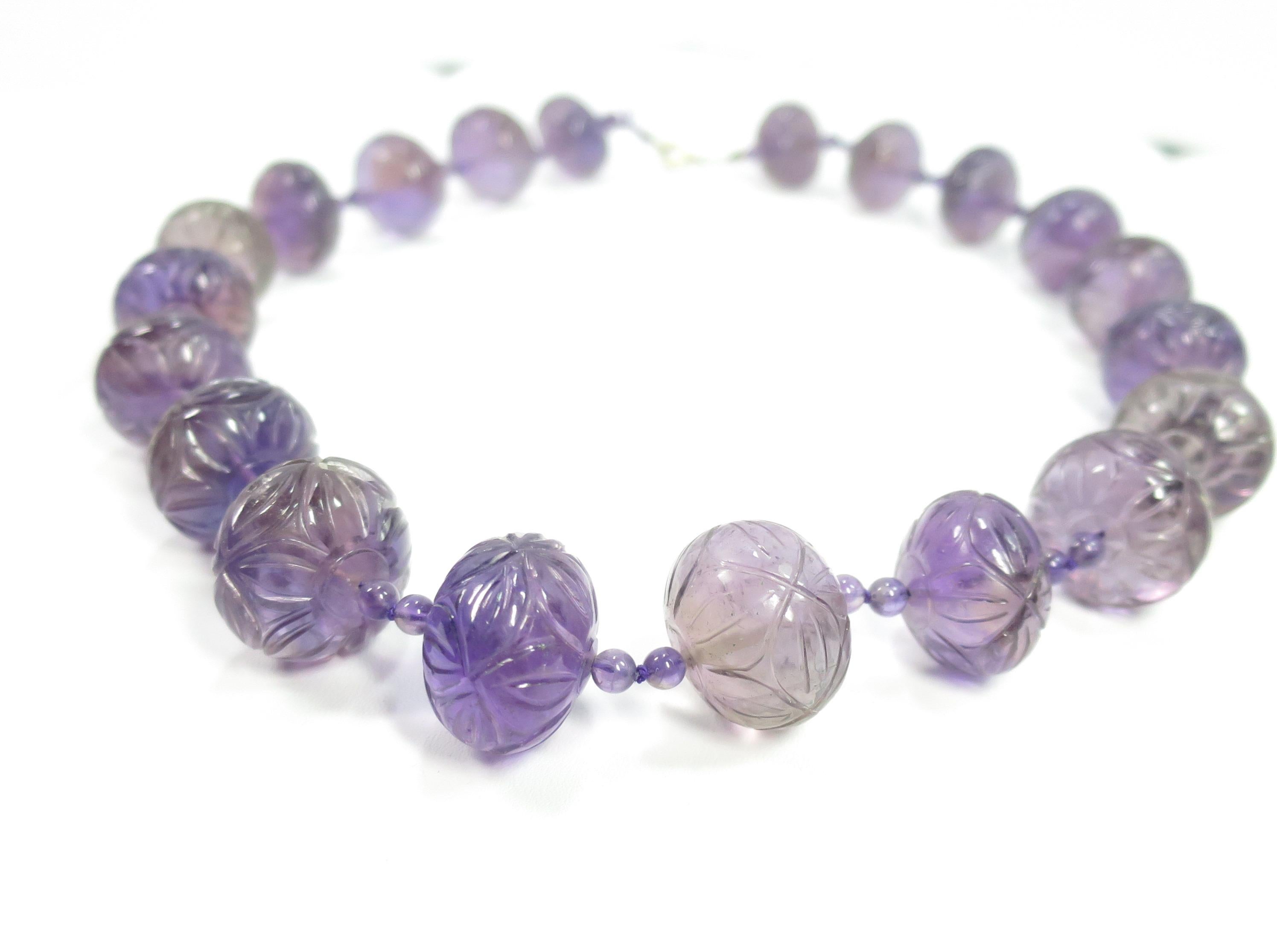 Women's Art Deco Chinese Carved Amethyst Bead Necklace, 1920s For Sale