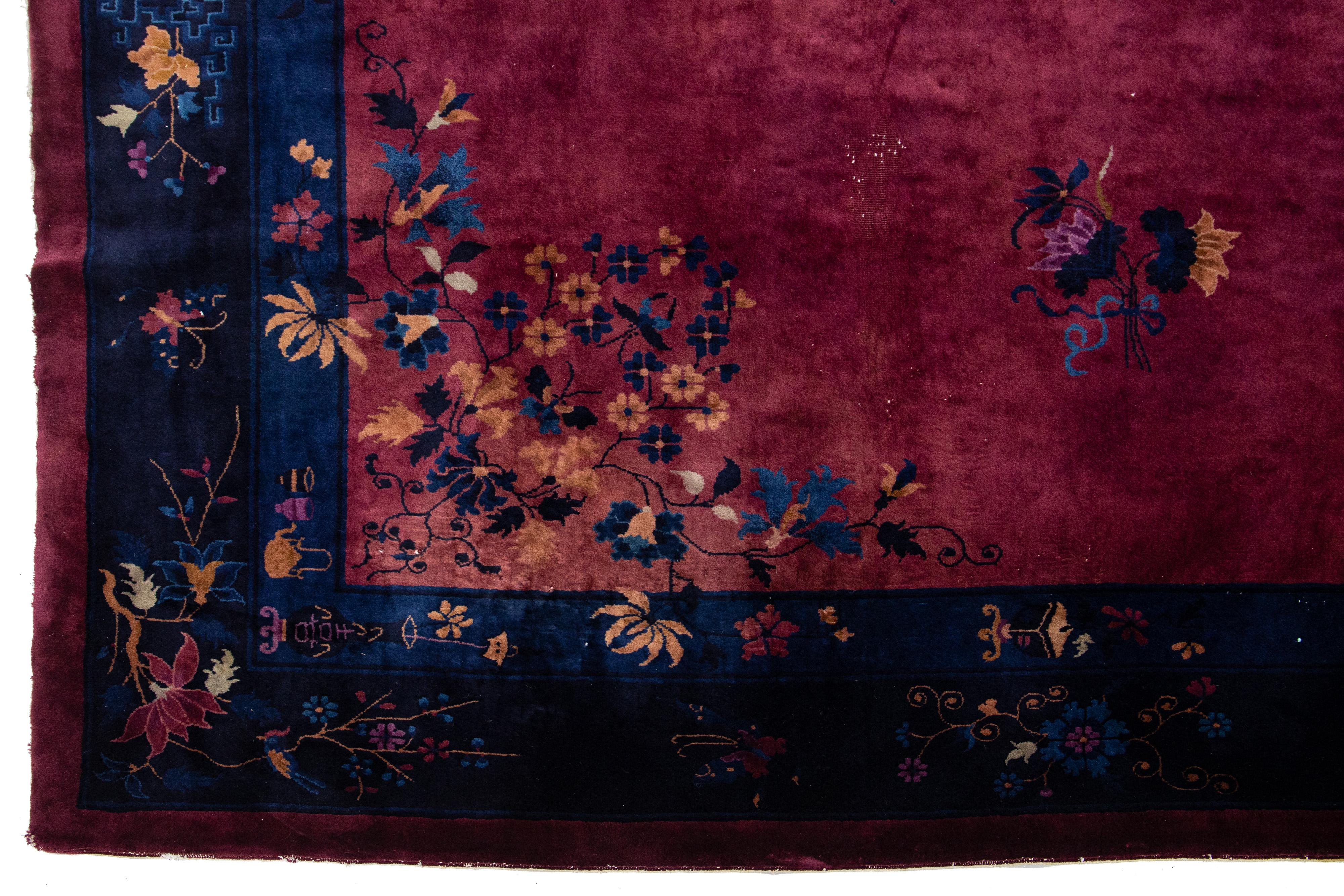 Art Deco Chinese Floral Designed Antique Wool Rug In Red  im Zustand „Hervorragend“ im Angebot in Norwalk, CT