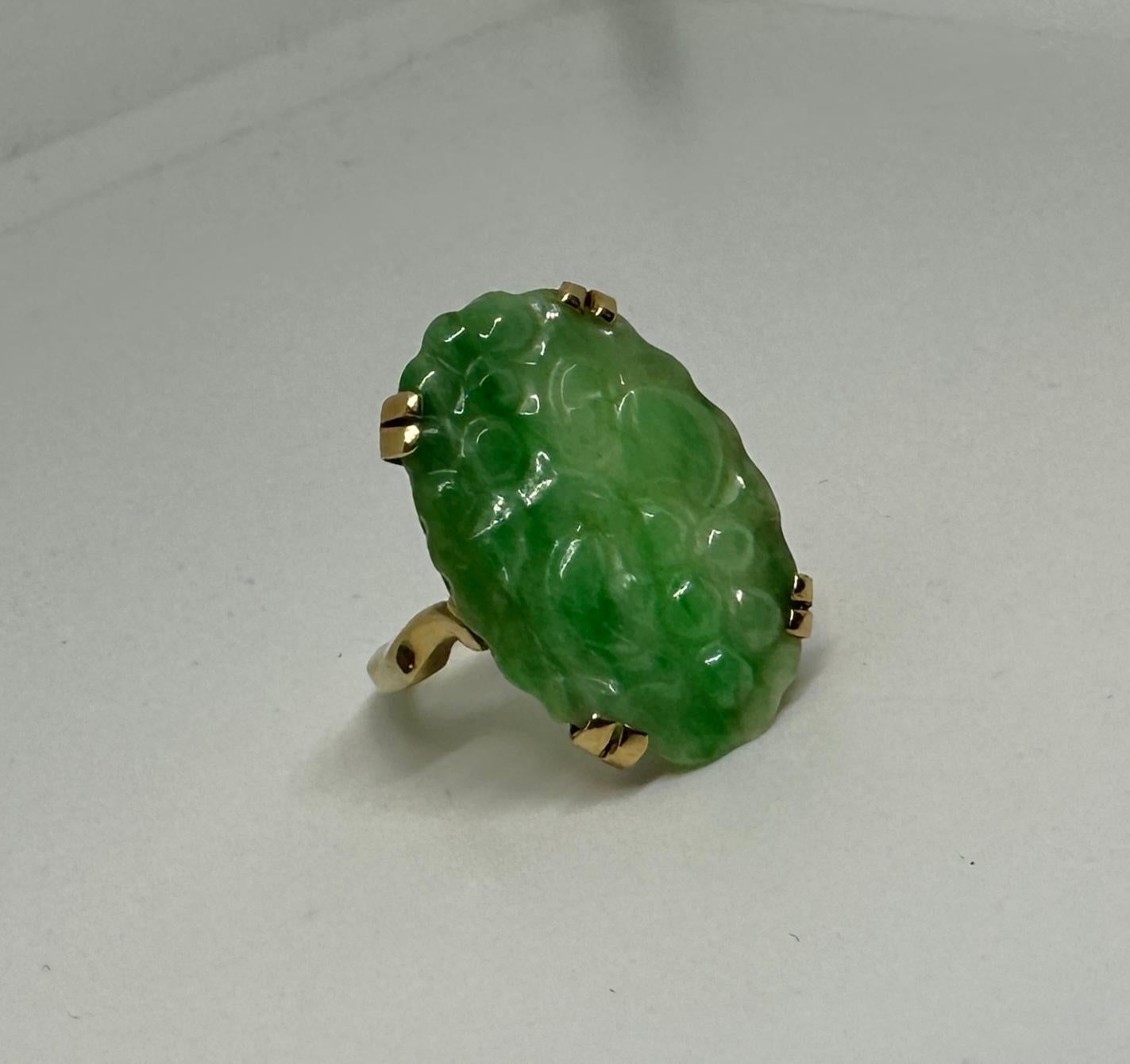 Bague Art déco chinoise en or 14 carats avec motif de fleur sculpté Excellent état - En vente à New York, NY