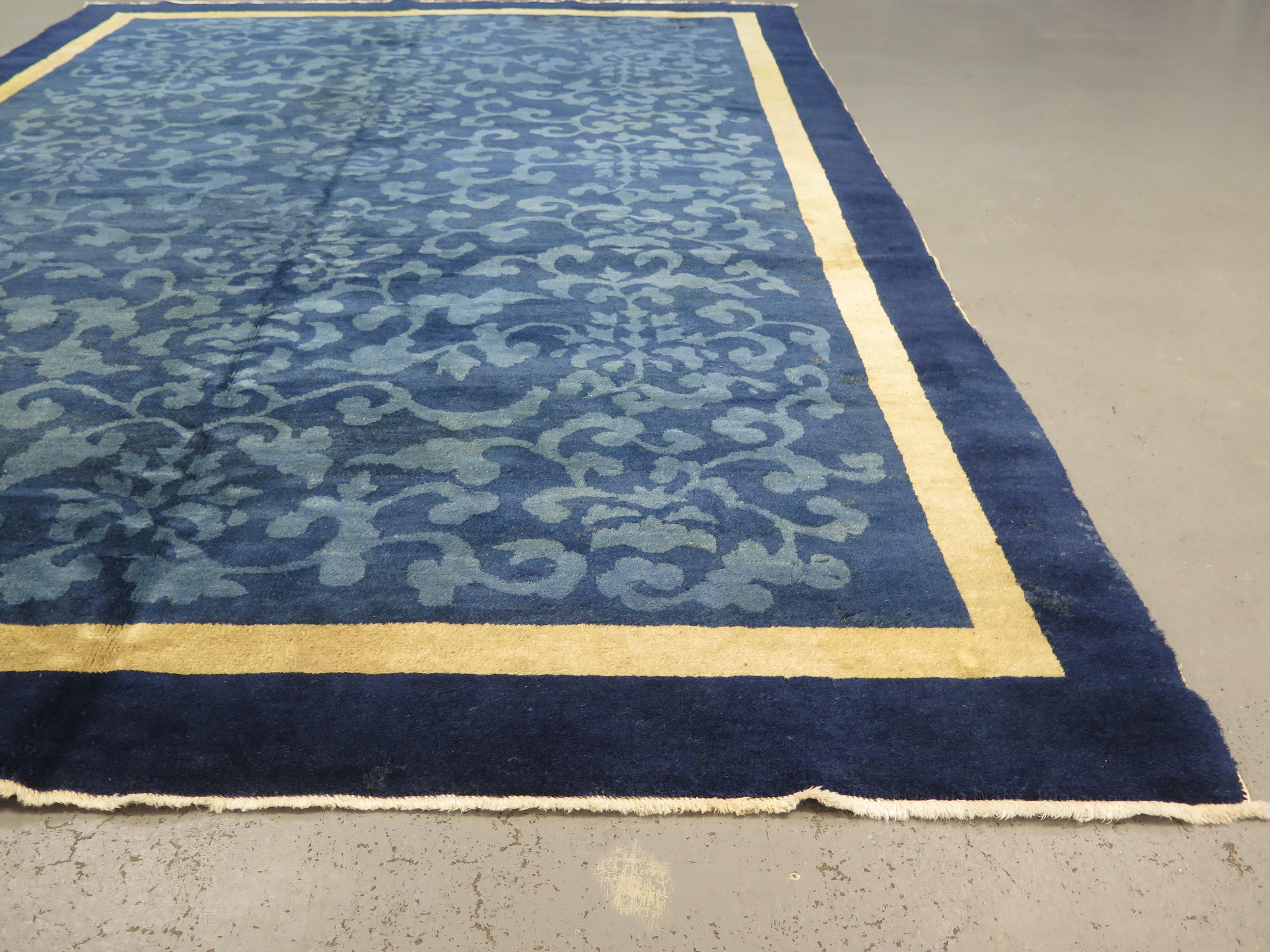 Die von Walter Nichols, einem Amerikaner in China, in dessen Werkstätten von 1924 bis in die 1930er Jahre hinein gearbeitet wurde, entwickelten chinesischen Art-Déco-Teppiche stellen einen echten Höhepunkt in der Geschichte des Designs des 20. Diese