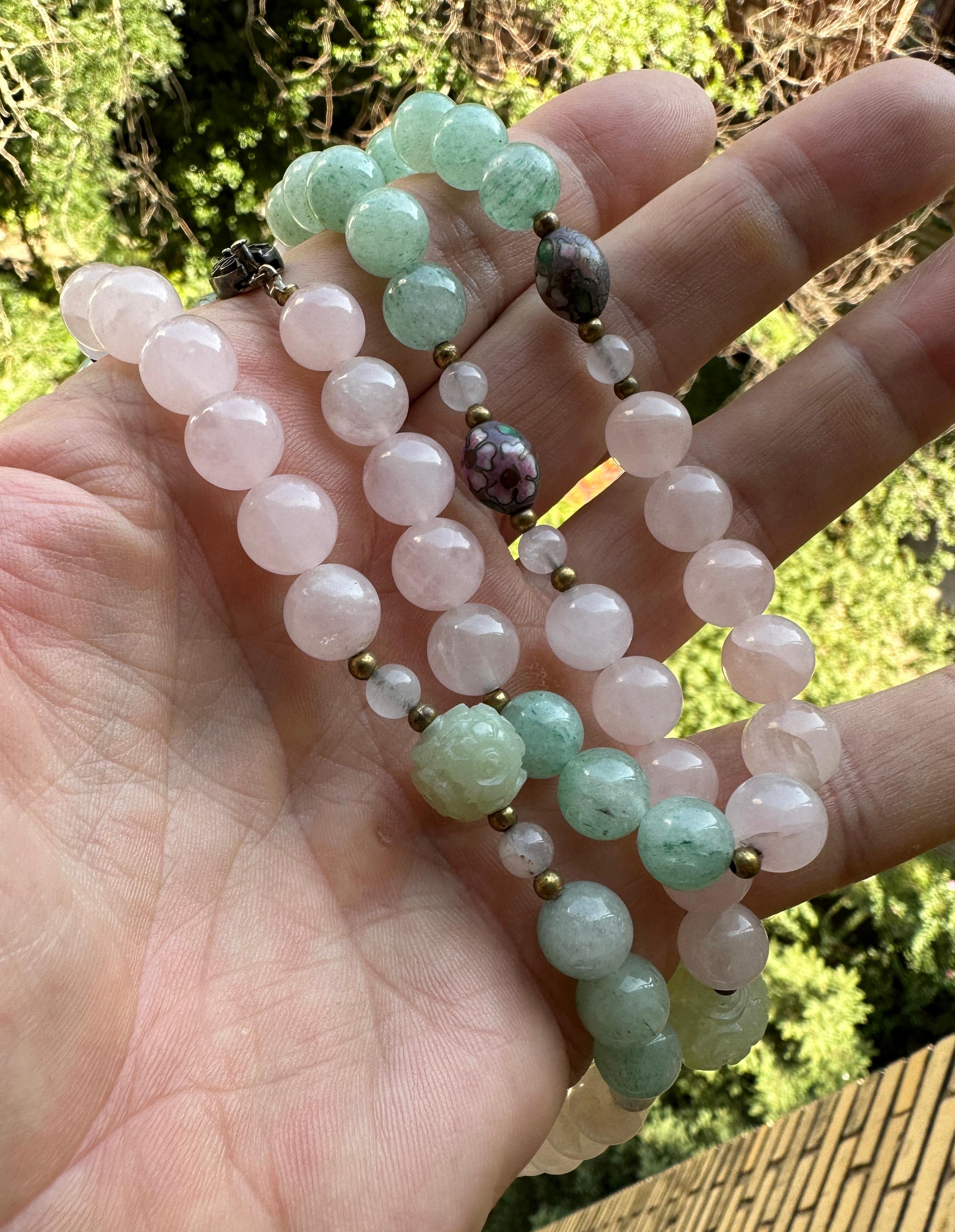 Collana Art Deco cinese di rose e quarzo verde da 36