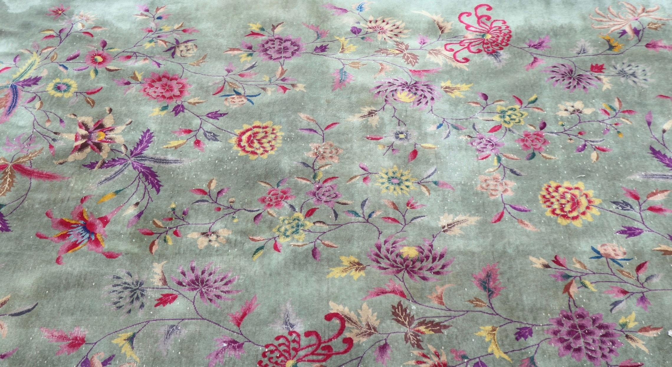 Art Deco Chinese Rug with Floral Motif c. 1920/1930's For Sale 5