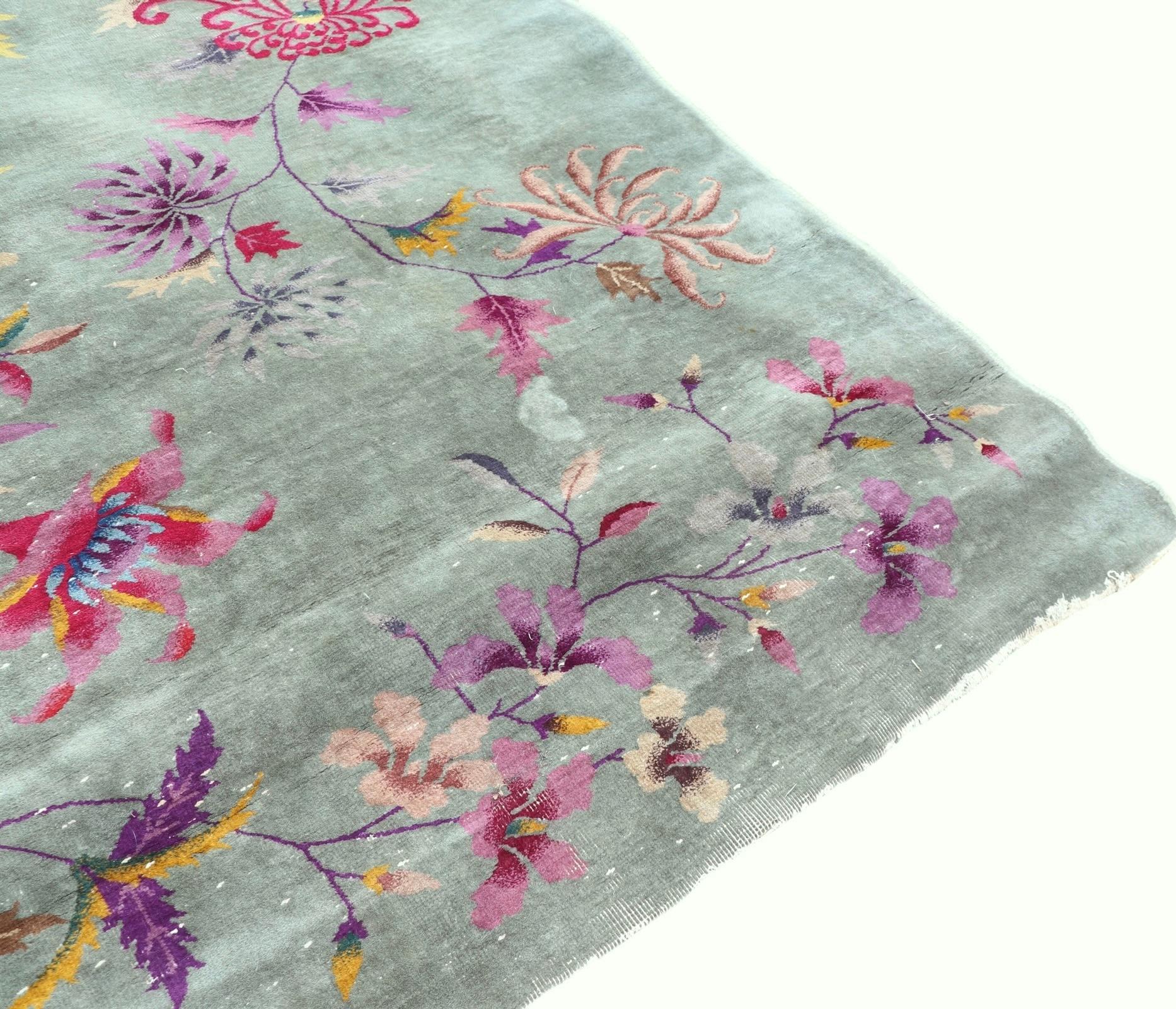 Art Deco Chinese Rug with Floral Motif c. 1920/1930's For Sale 8