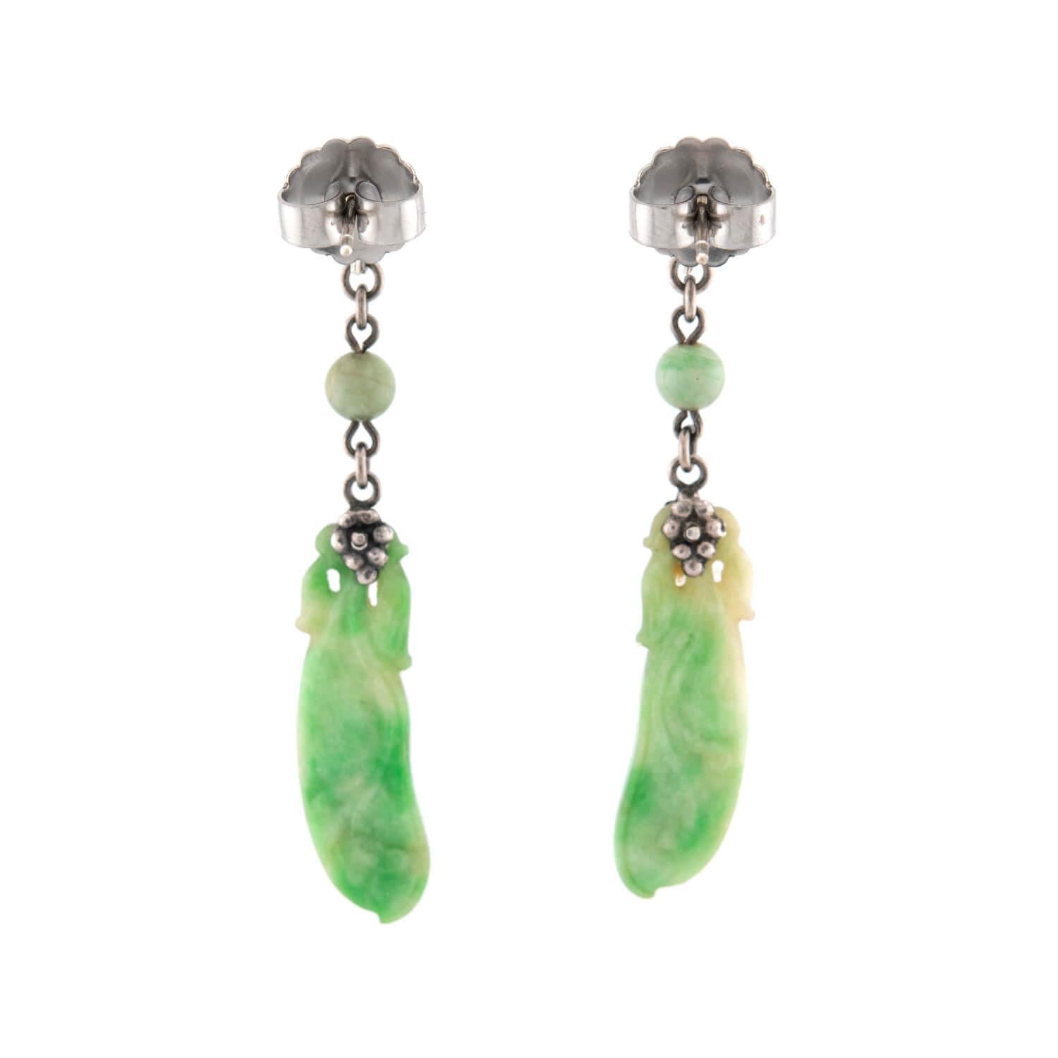 Pendientes chinos Art Decó de jade tallado en plata de ley Sin cortar en venta