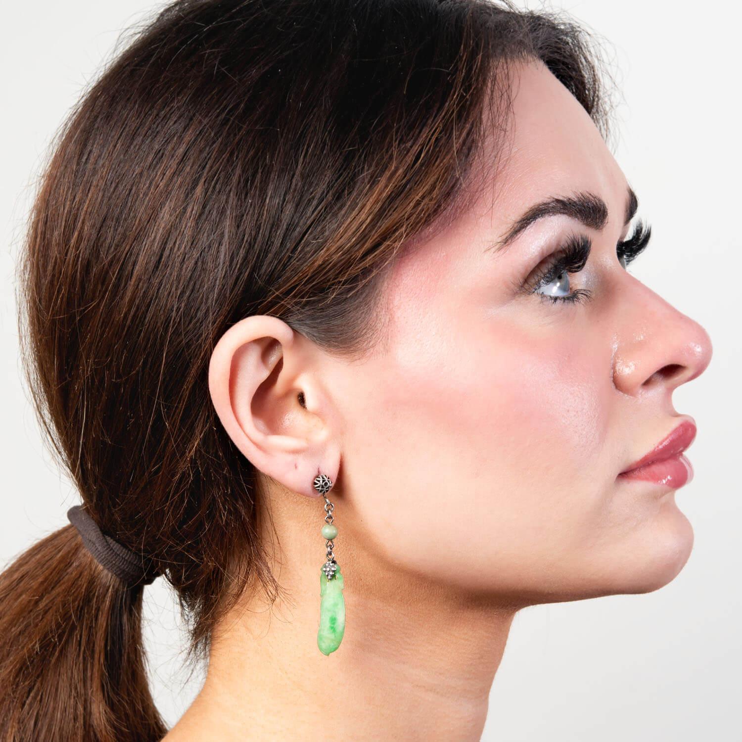 Pendientes chinos Art Decó de jade tallado en plata de ley en Bueno estado para la venta en Narberth, PA