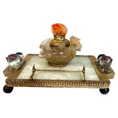 Art Deco Chinoiserie-Tintenfass aus geschnitztem Hartstein mit Goldbronze-Schnitzereien und Quarz von Edward Farmer