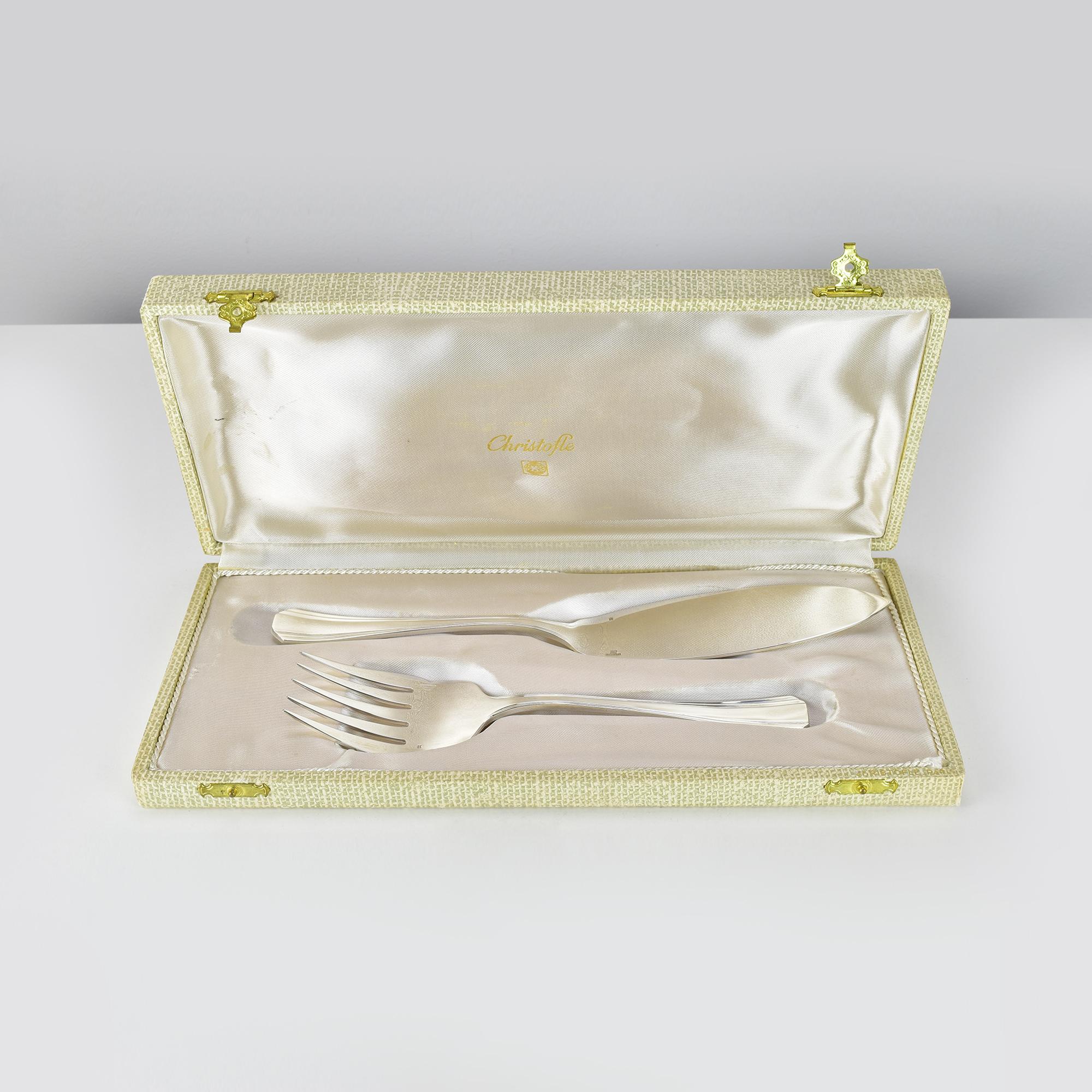 Cet élégant service à poisson Art déco plaqué argent de Christofle fait partie du modèle 