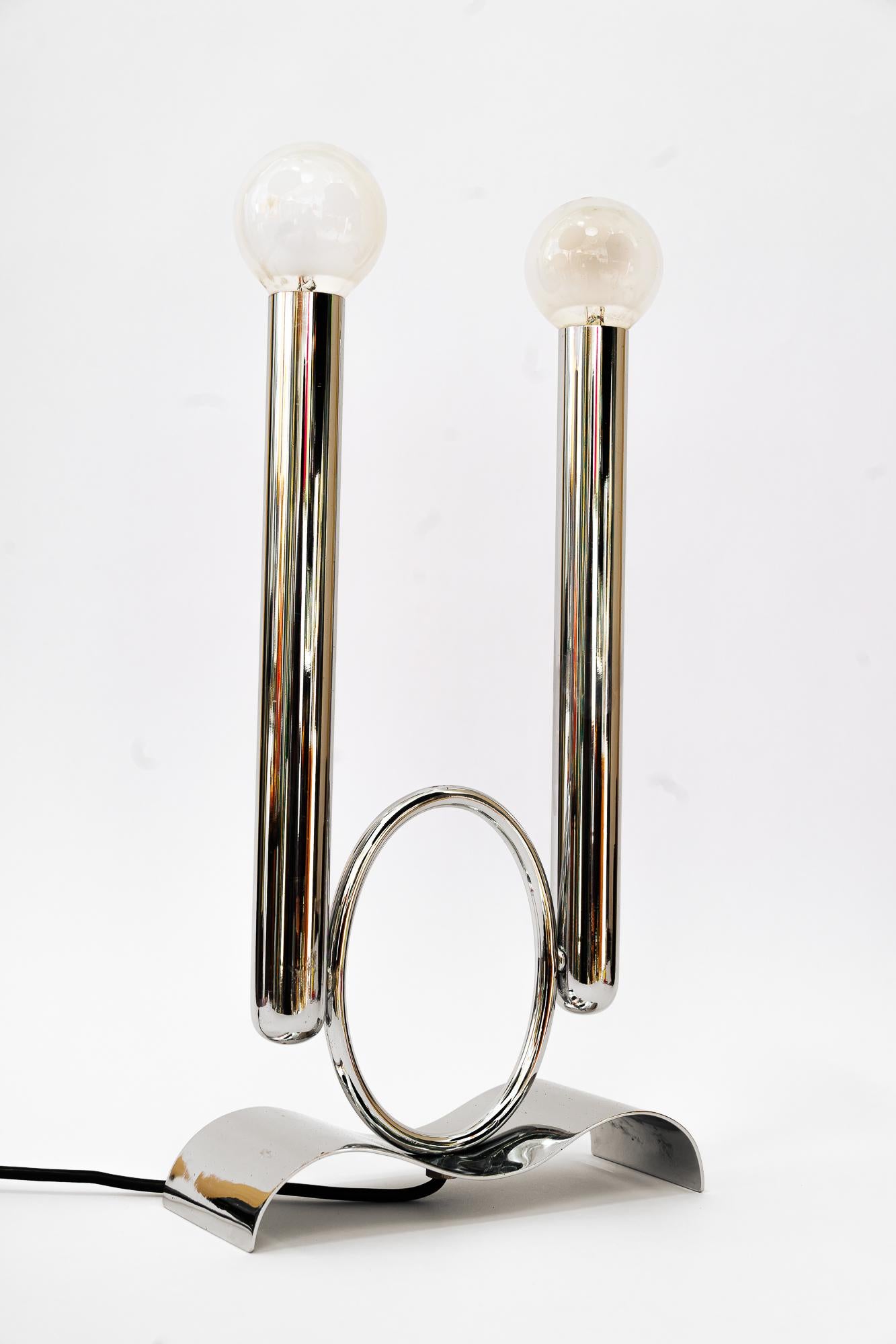 Art Deco chrme table lamp vienna around 1920s
Rare model
Original condition
Brass chromed.