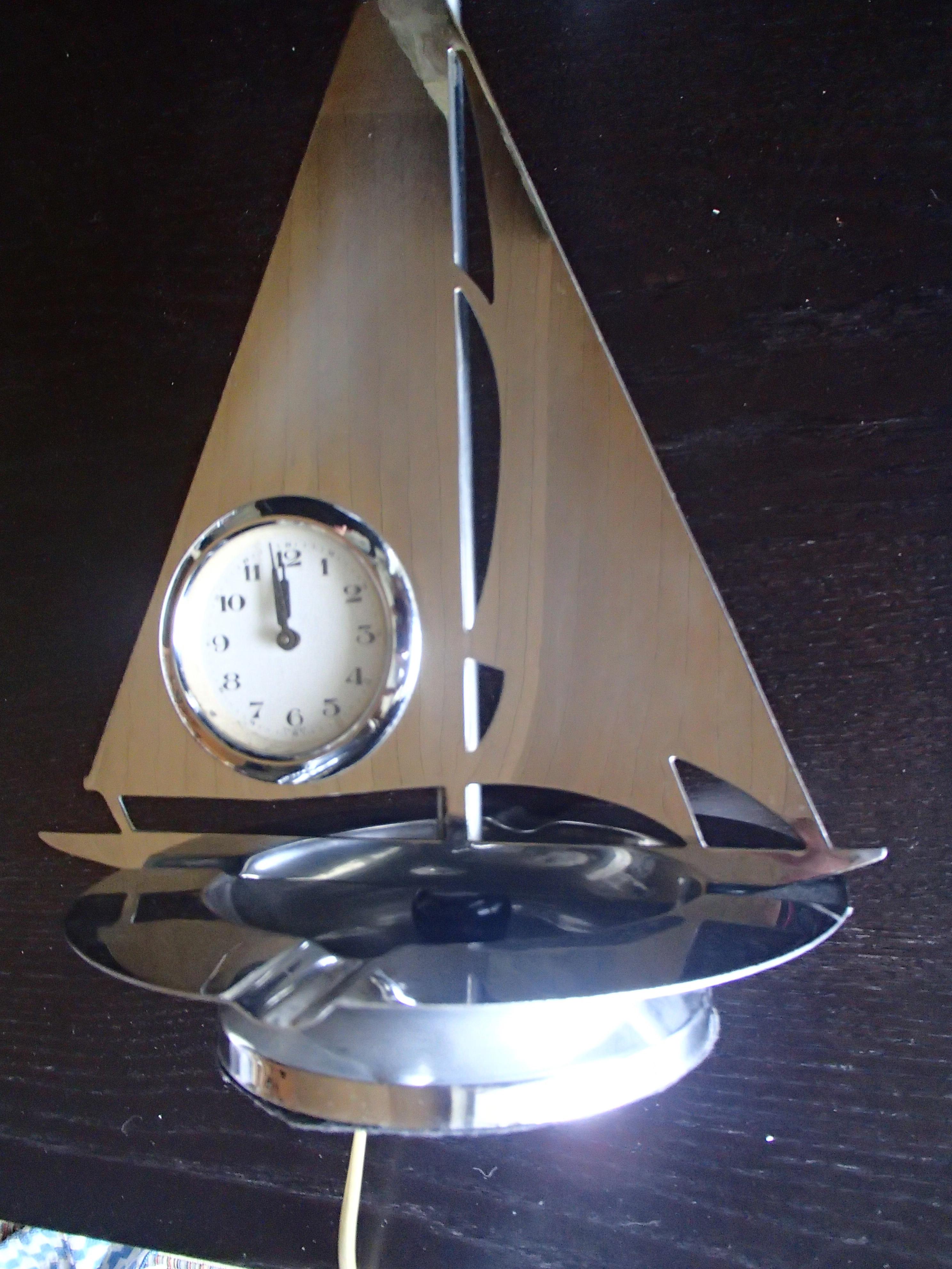 Mid-20th Century Art Deco Chrom Sailing Boat Table Lamp with Clock and Ashtree