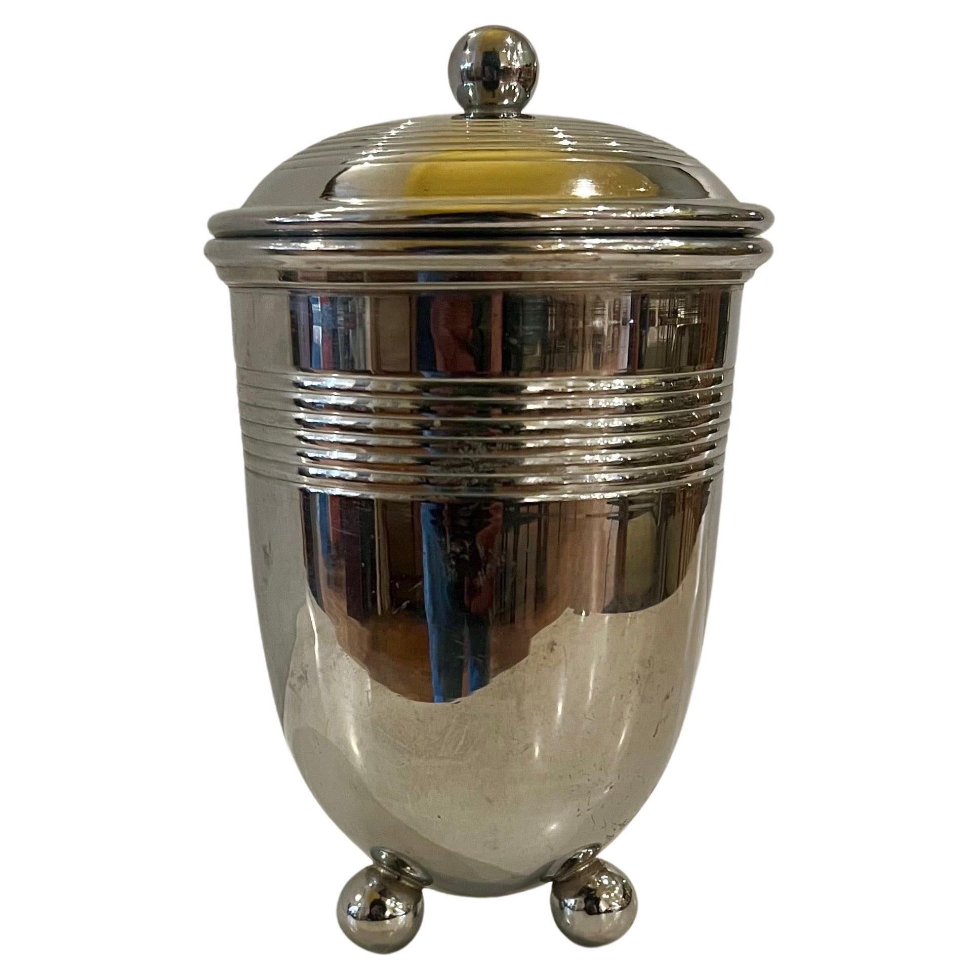 Verchromter Art-Déco-Kanister in Eichelform mit Deckel und Kugelfüßen aus Chrom (amerikanisch) im Angebot