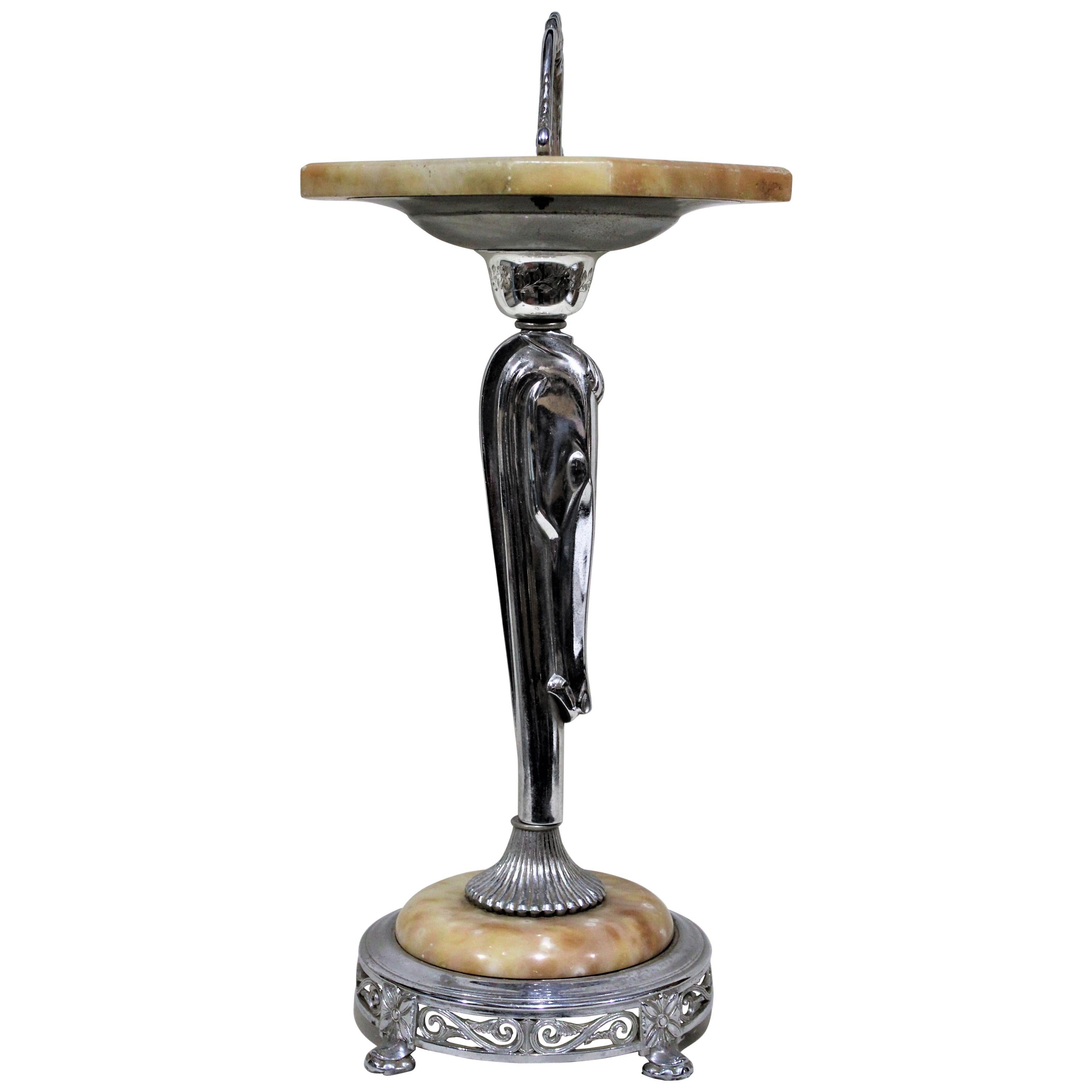 Mesa de fumador Art Decó cromada y con tapa giratoria de alabastro con estilizado caballo figurado en venta