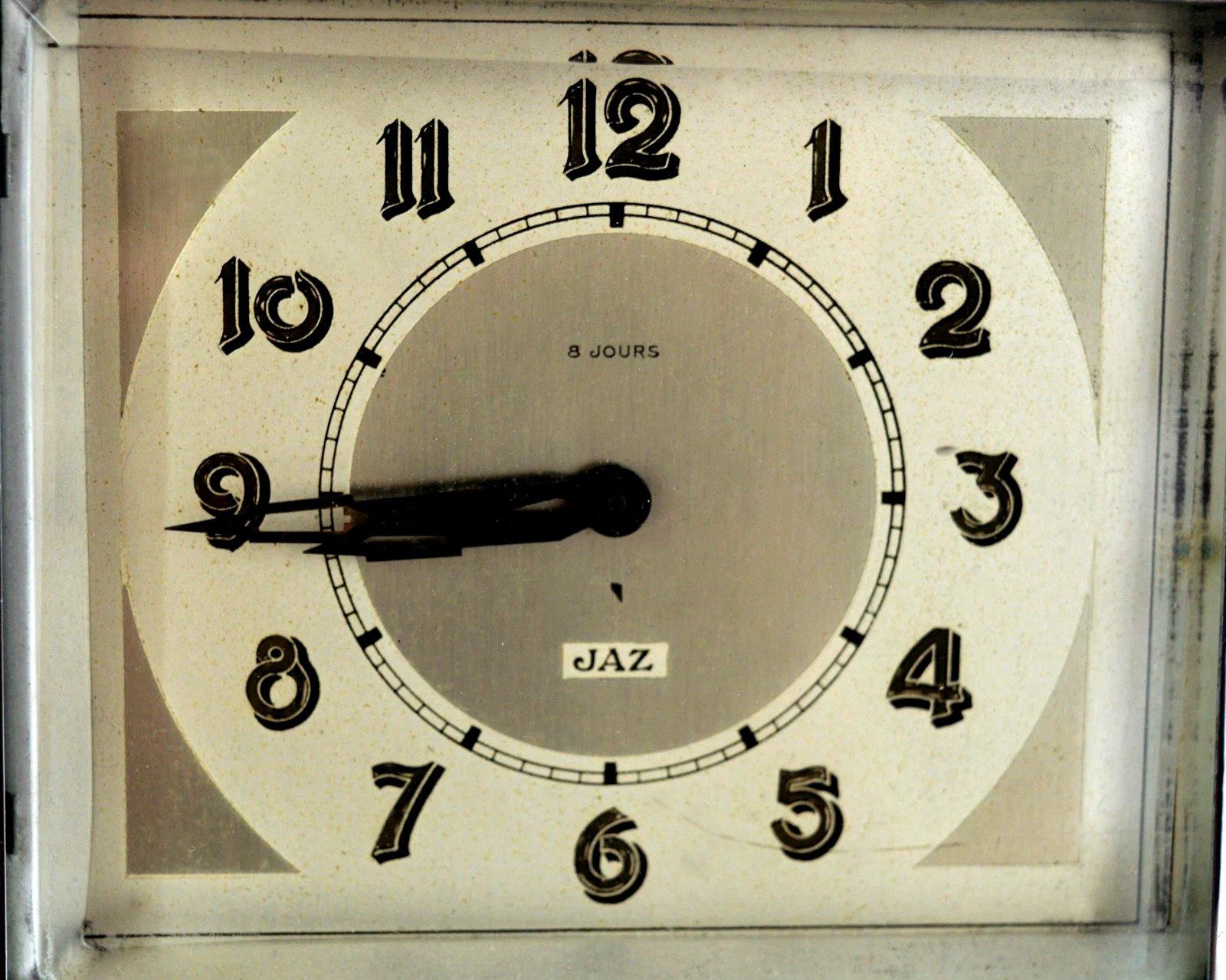 Art Deco Chrome and Bakelite Clock By Jaz Clockmakers, French, c1930 In Good Condition For Sale In Devon, England