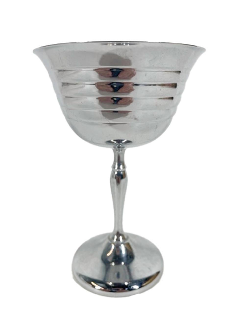 Ensemble de shaker à cocktail Art Déco en chrome et bakélite avec motif côtelé en vente 3