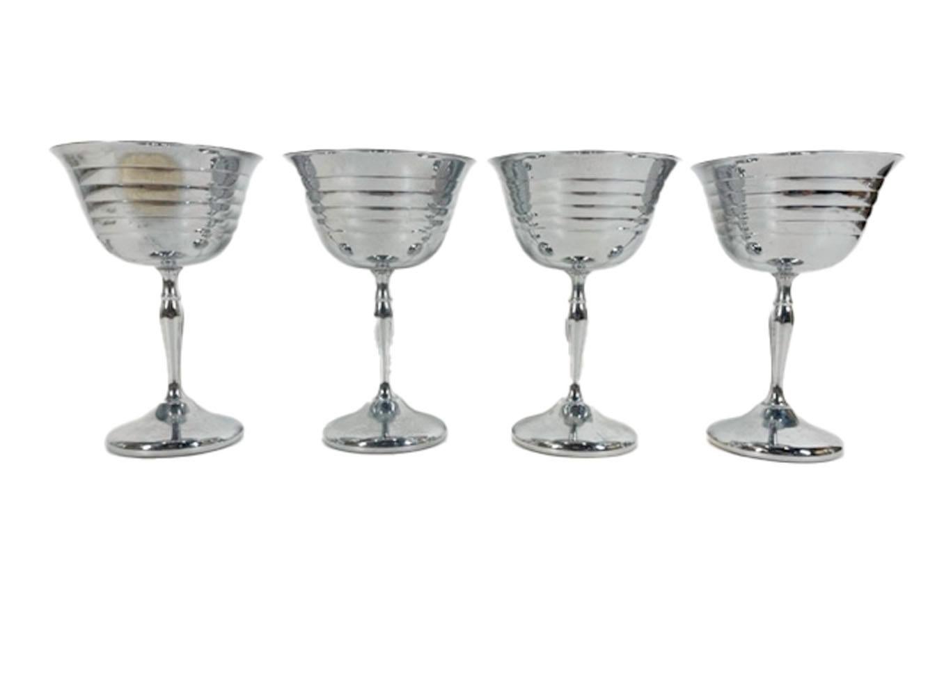 Art Deco Chrome and Bakelite Cocktail Shaker Set with Ribbed Design For Sale 4