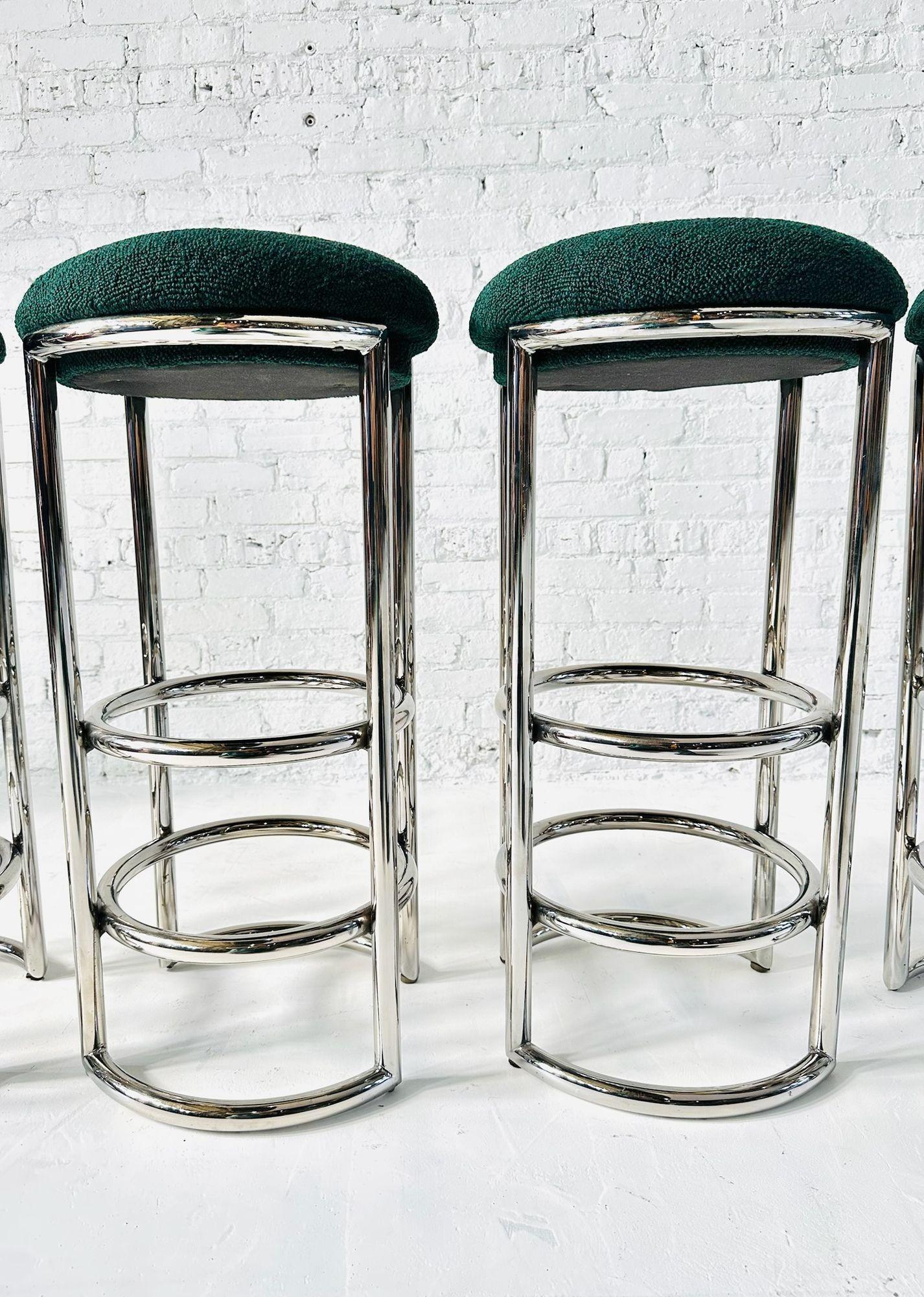 Taburetes de bar Art Déco Chase de cromo y boucle en Excelente estado para la venta en Chicago, IL