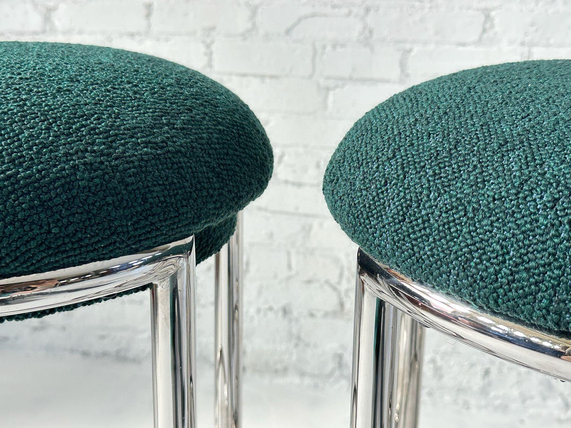 Taburetes de bar Art Déco Chase de cromo y boucle Bouclé en venta